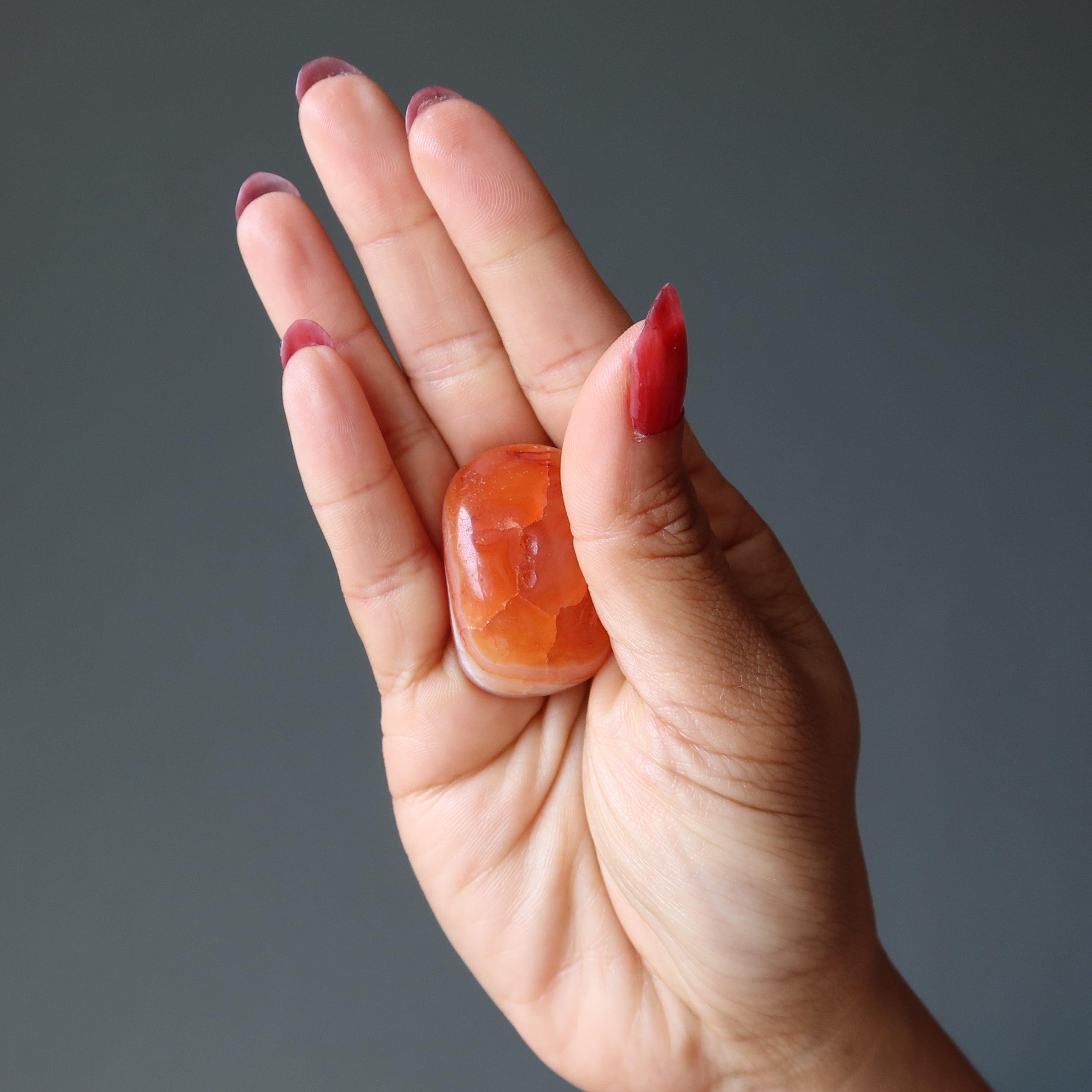 Karneol Trommelstein Orange Energiefluss-Kristall