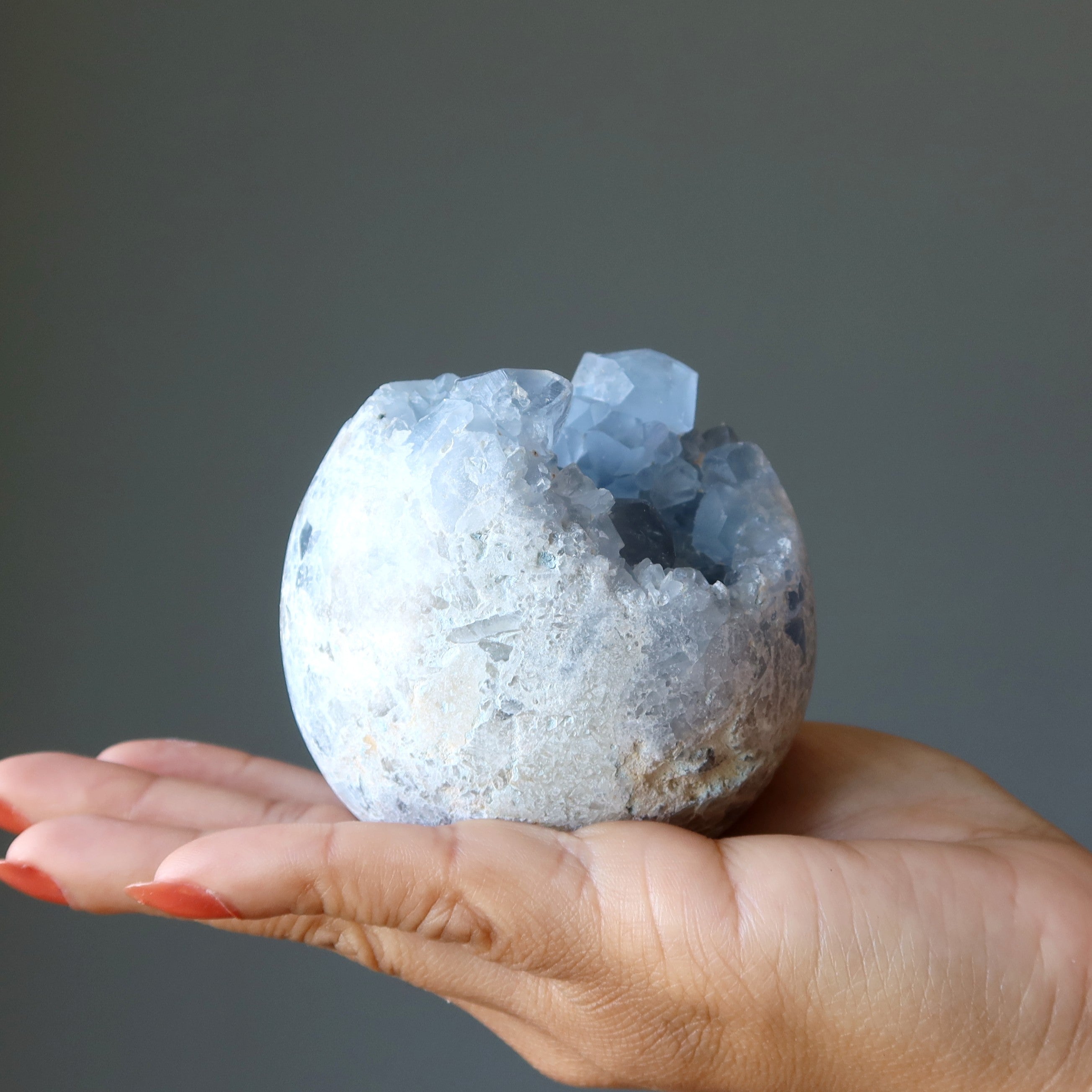 Sphère de Célestite Boule de Cristal en Grappe de Géodes Bleues