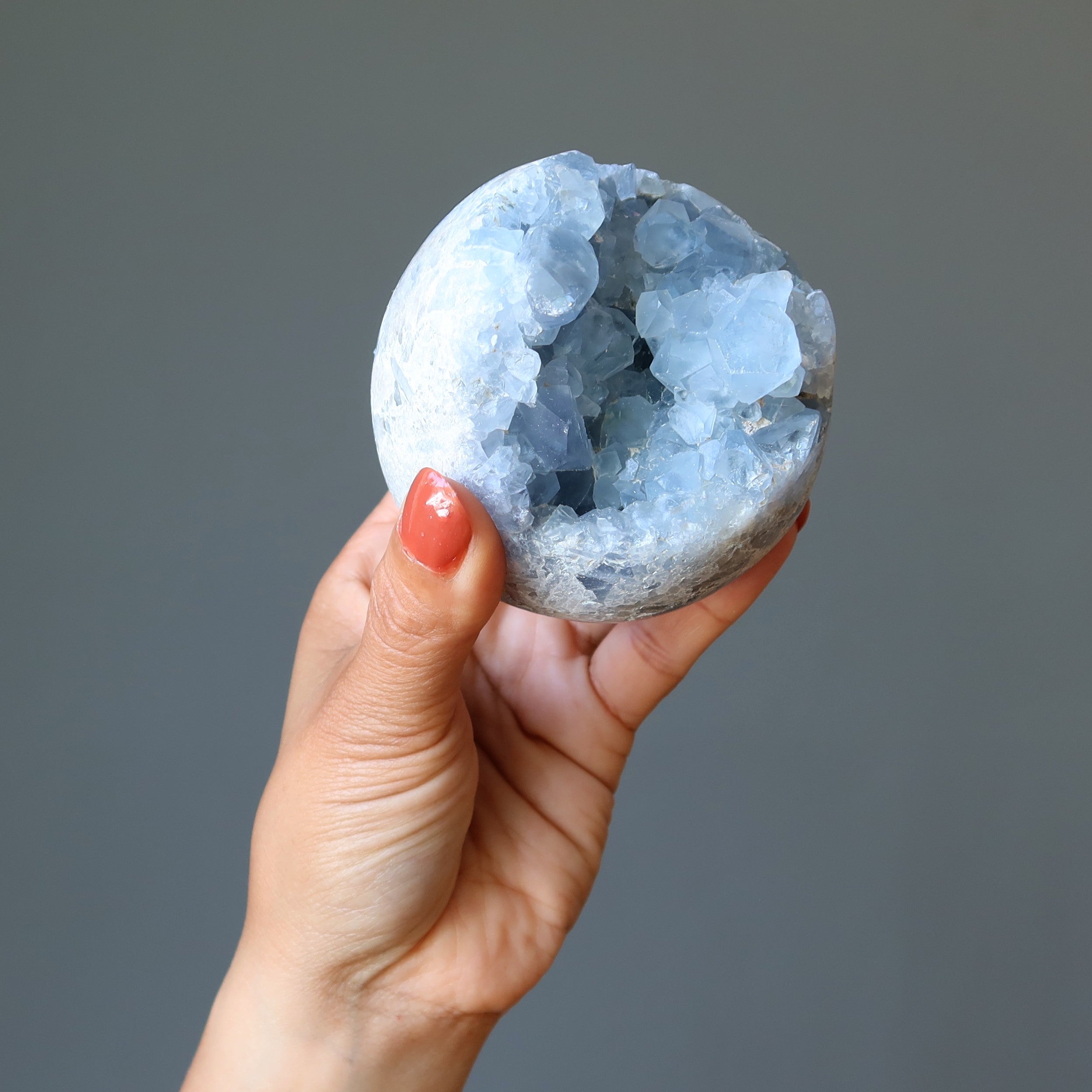 Sphère de Célestite Boule de Cristal en Grappe de Géodes Bleues