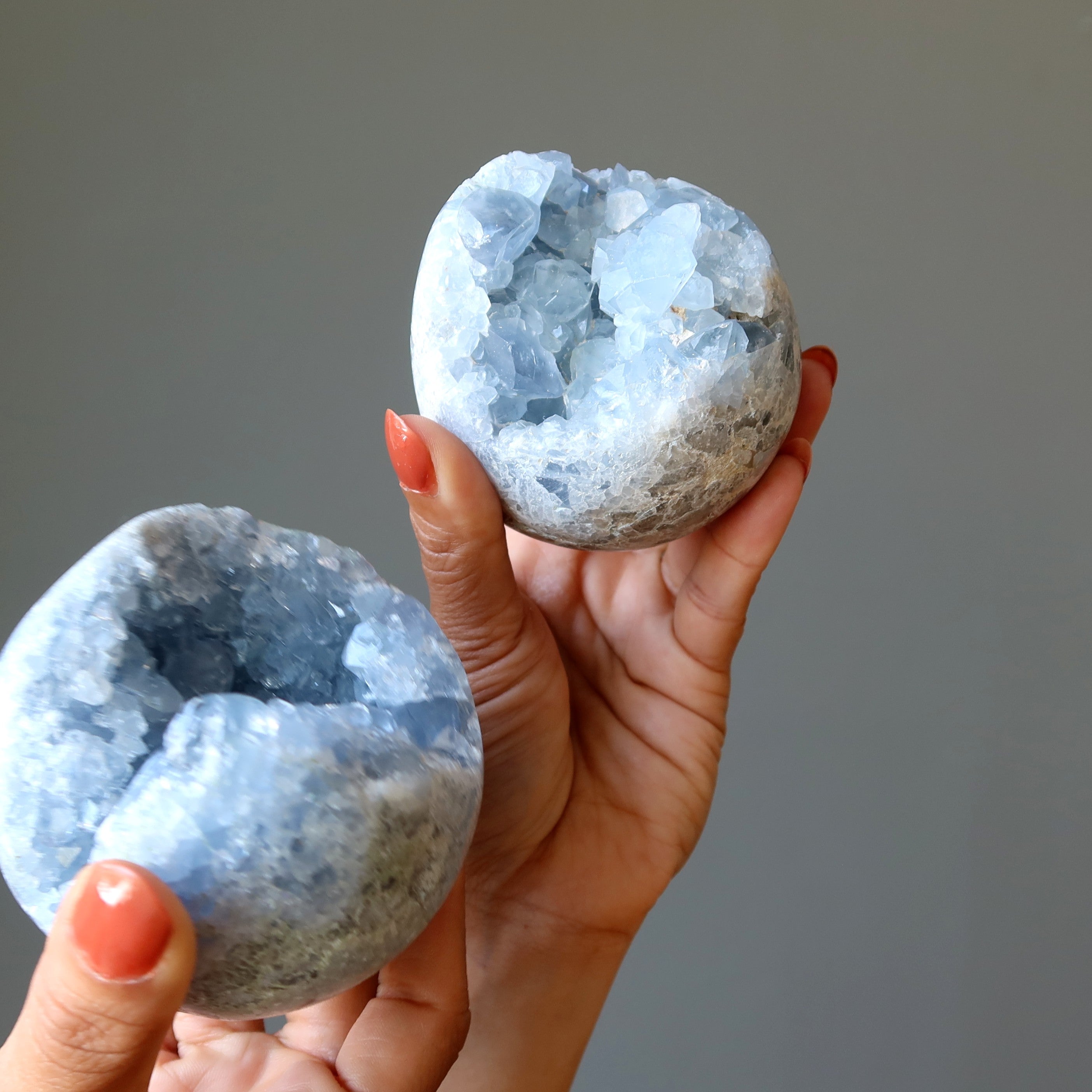 Sphère de Célestite Boule de Cristal en Grappe de Géodes Bleues