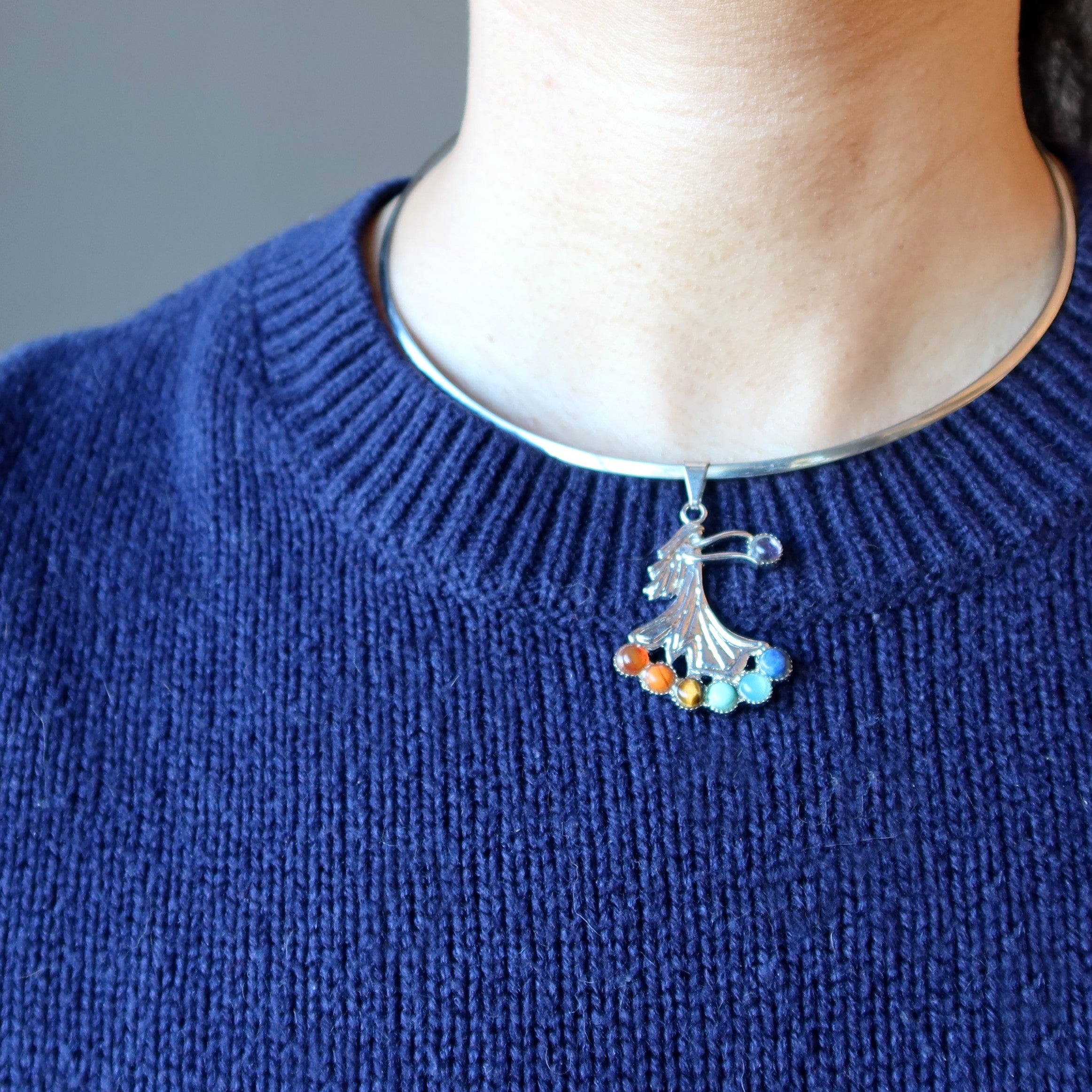 Collier Chakra Ange Généreux Pierres Arc-en-ciel Ras du Cou Argent