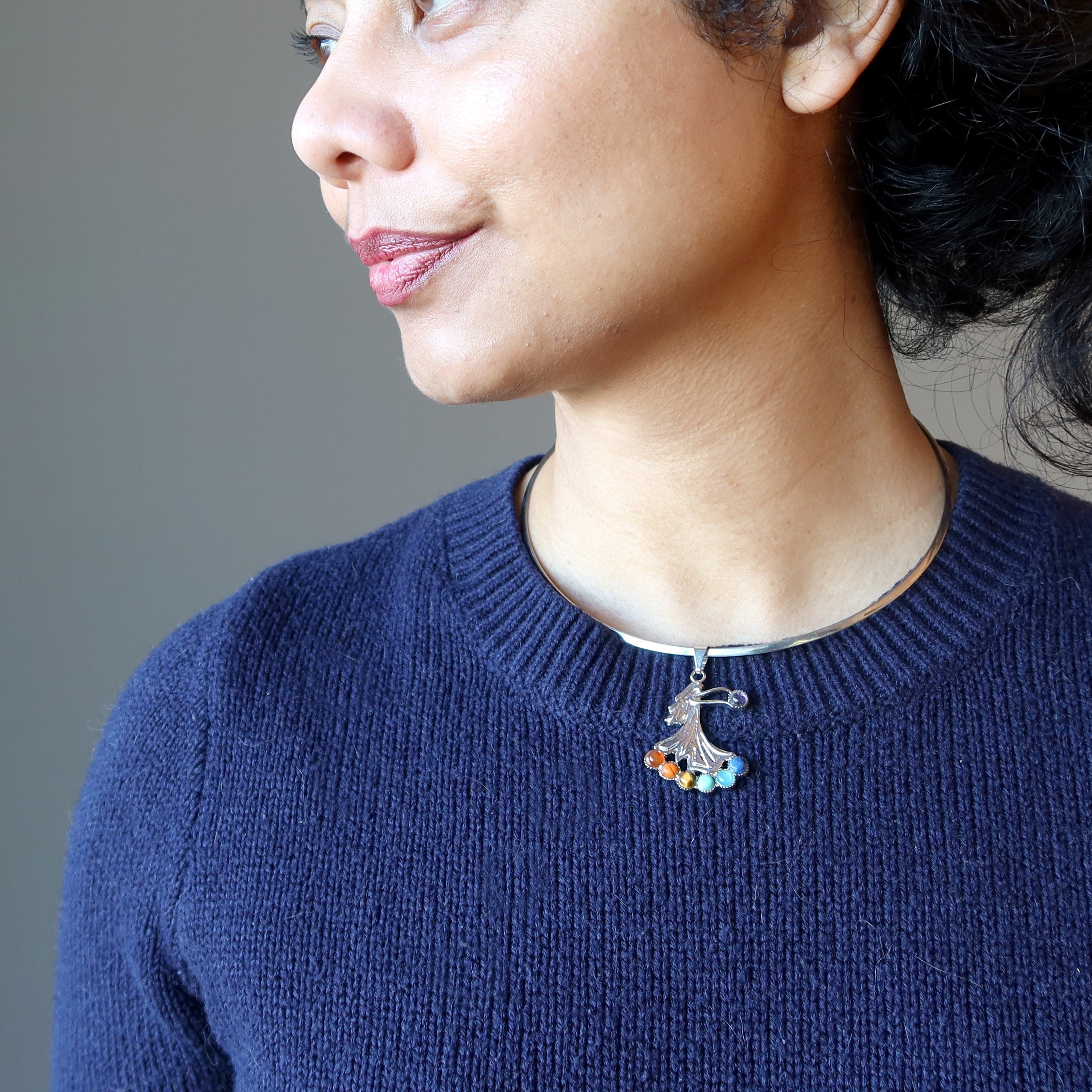 Collier Chakra Ange Généreux Pierres Arc-en-ciel Ras du Cou Argent
