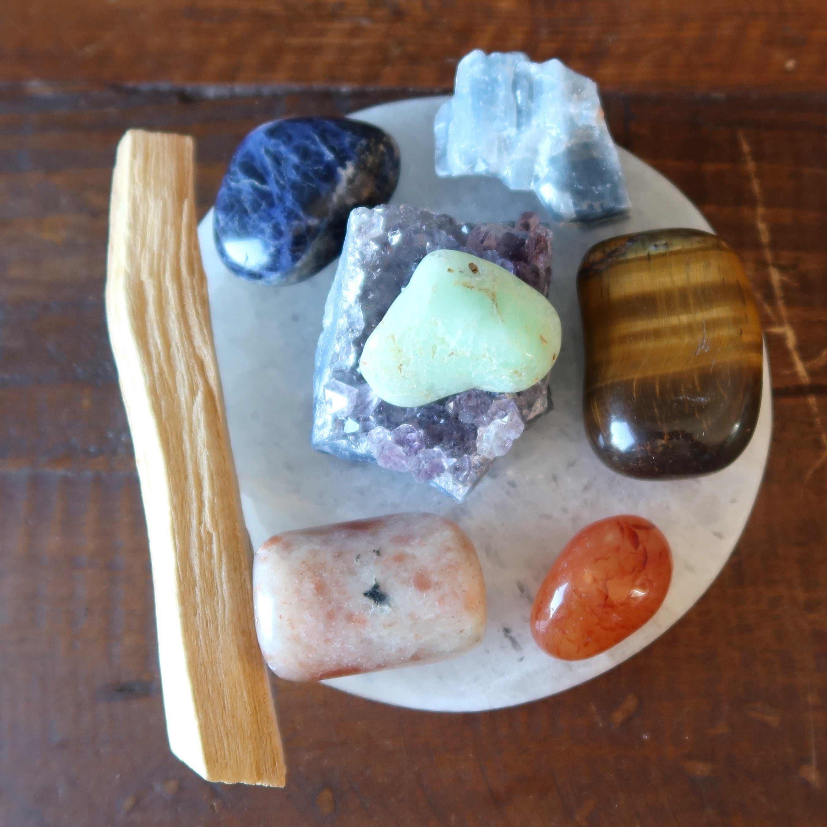 Chakra-Set 7 Steine und Selenit-Ladeplatte/Reiniger
