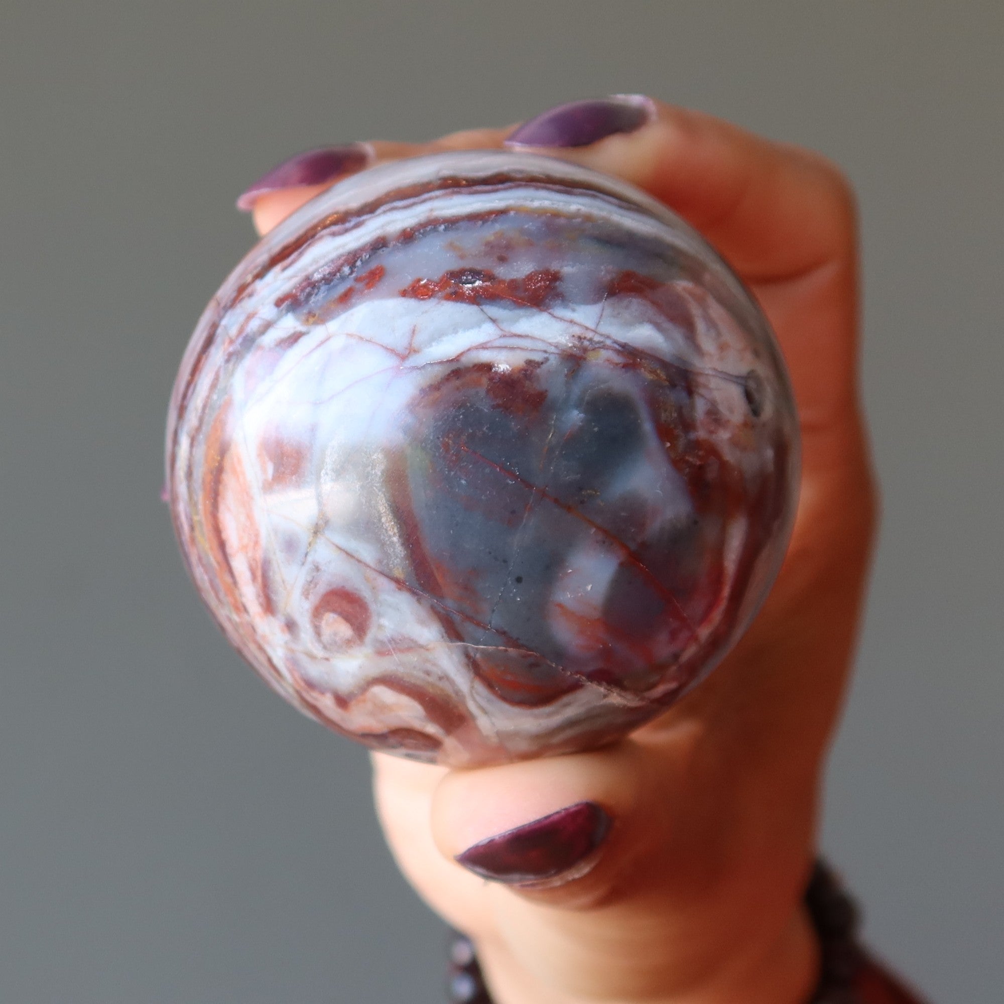 Sphère de Calcédoine Esprit Sauvage Boule de Cristal Bleue et Rouge