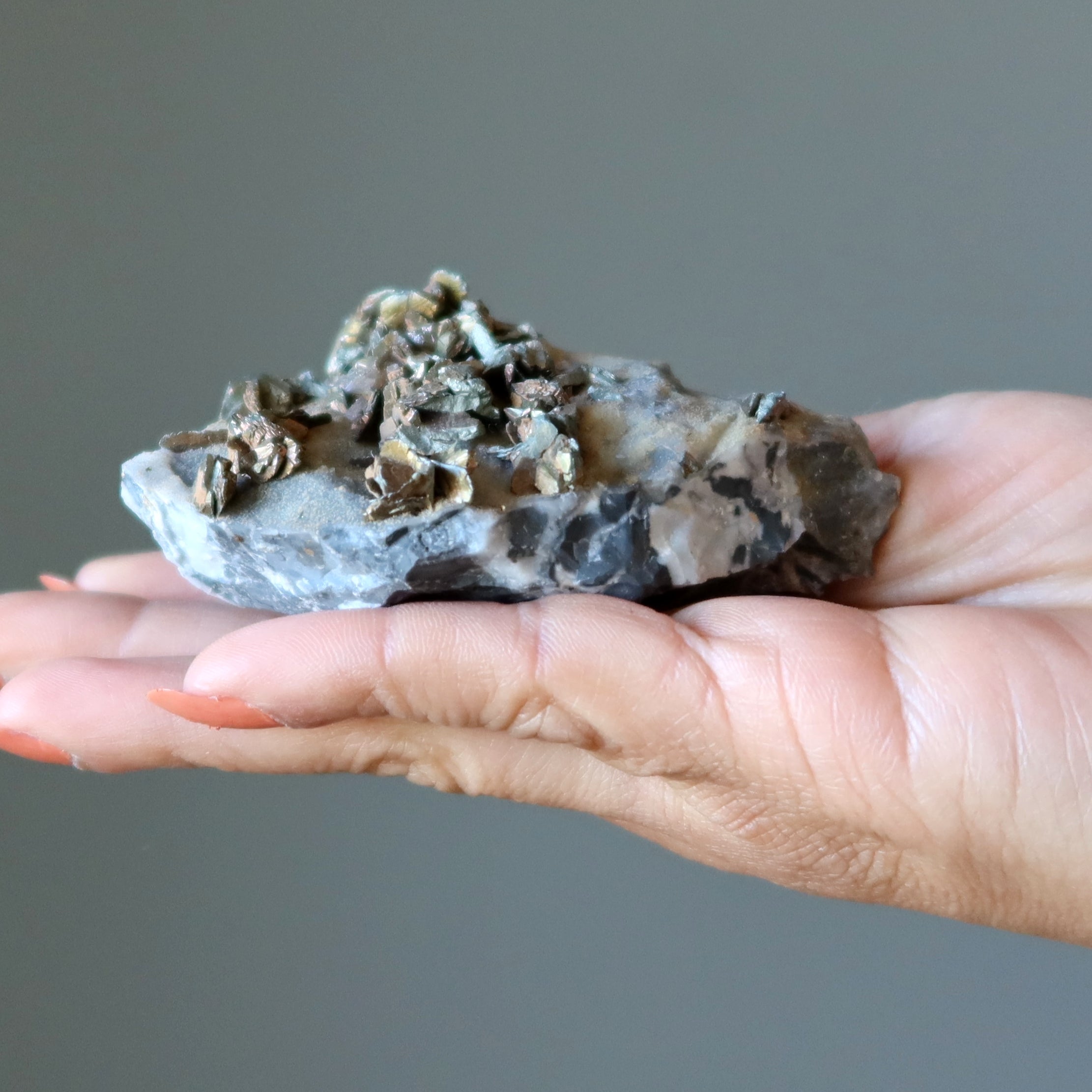 Amas de chalcopyrite Pierre de haute puissance Lustre doré
