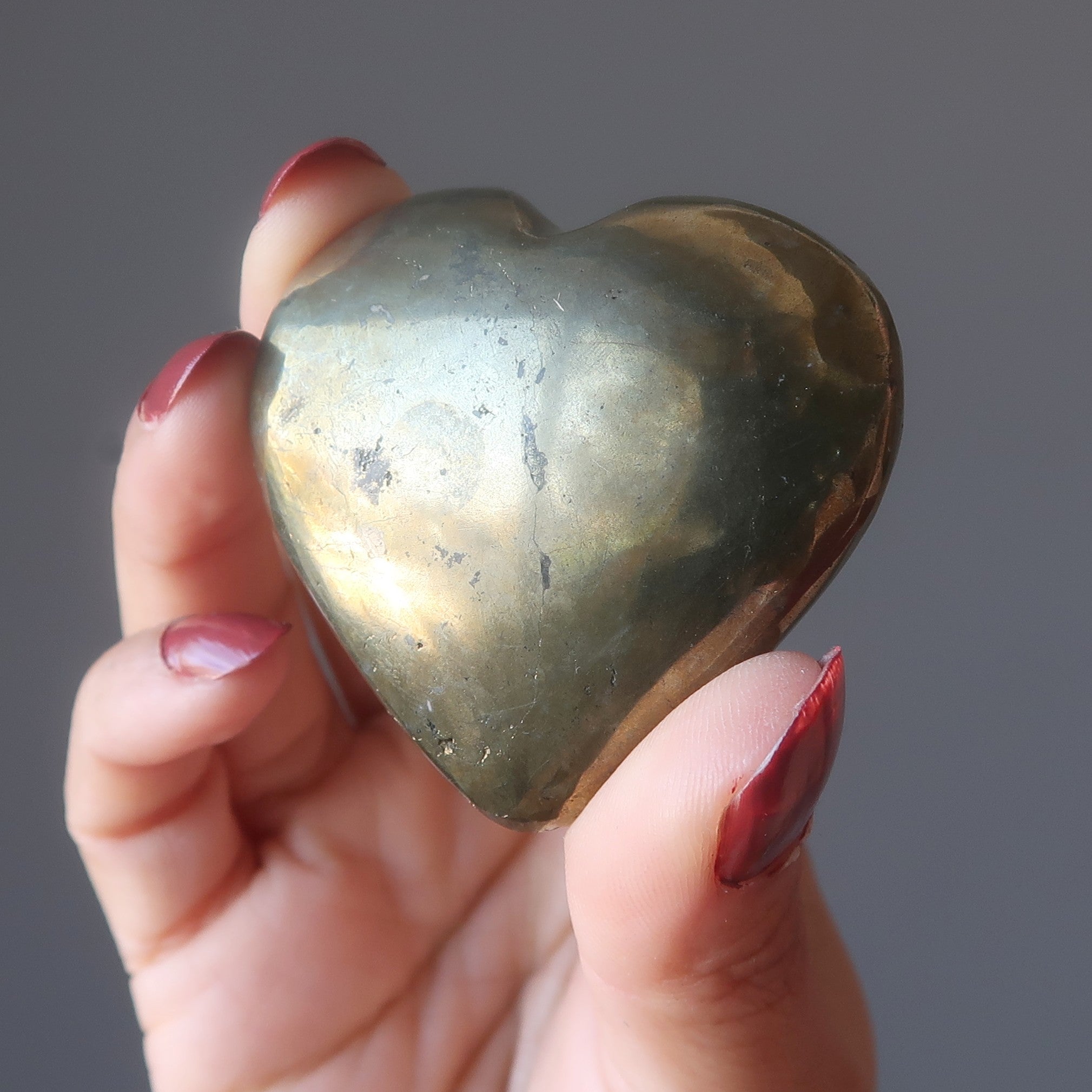 Cœur d'or de chalcopyrite Pierre de protection en pyrite brillante
