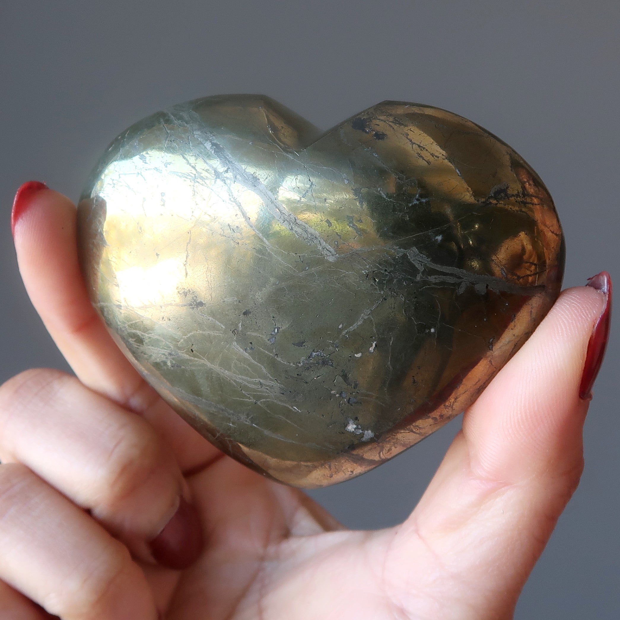 Cœur d'or de chalcopyrite Pierre de protection en pyrite brillante