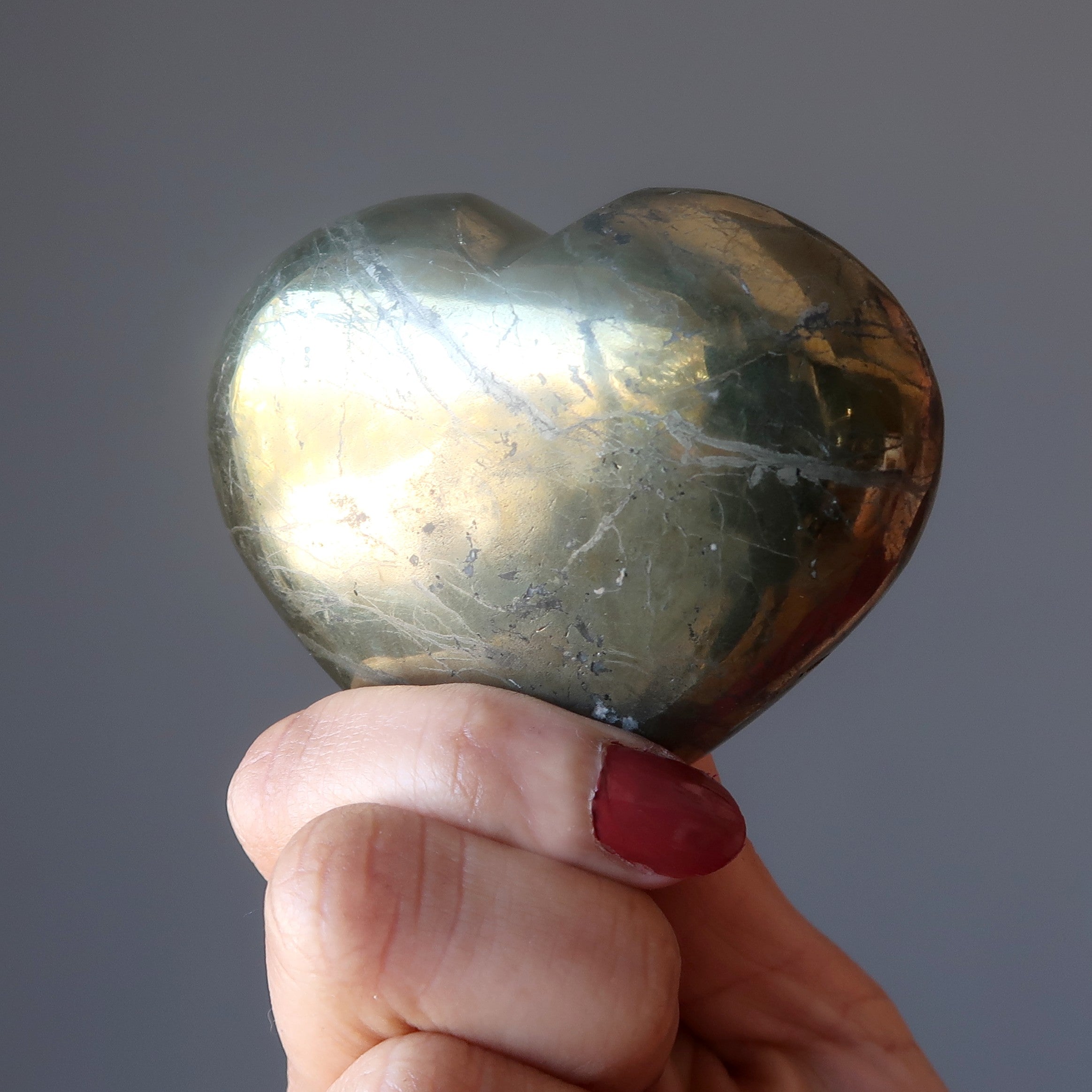 Cœur d'or de chalcopyrite Pierre de protection en pyrite brillante