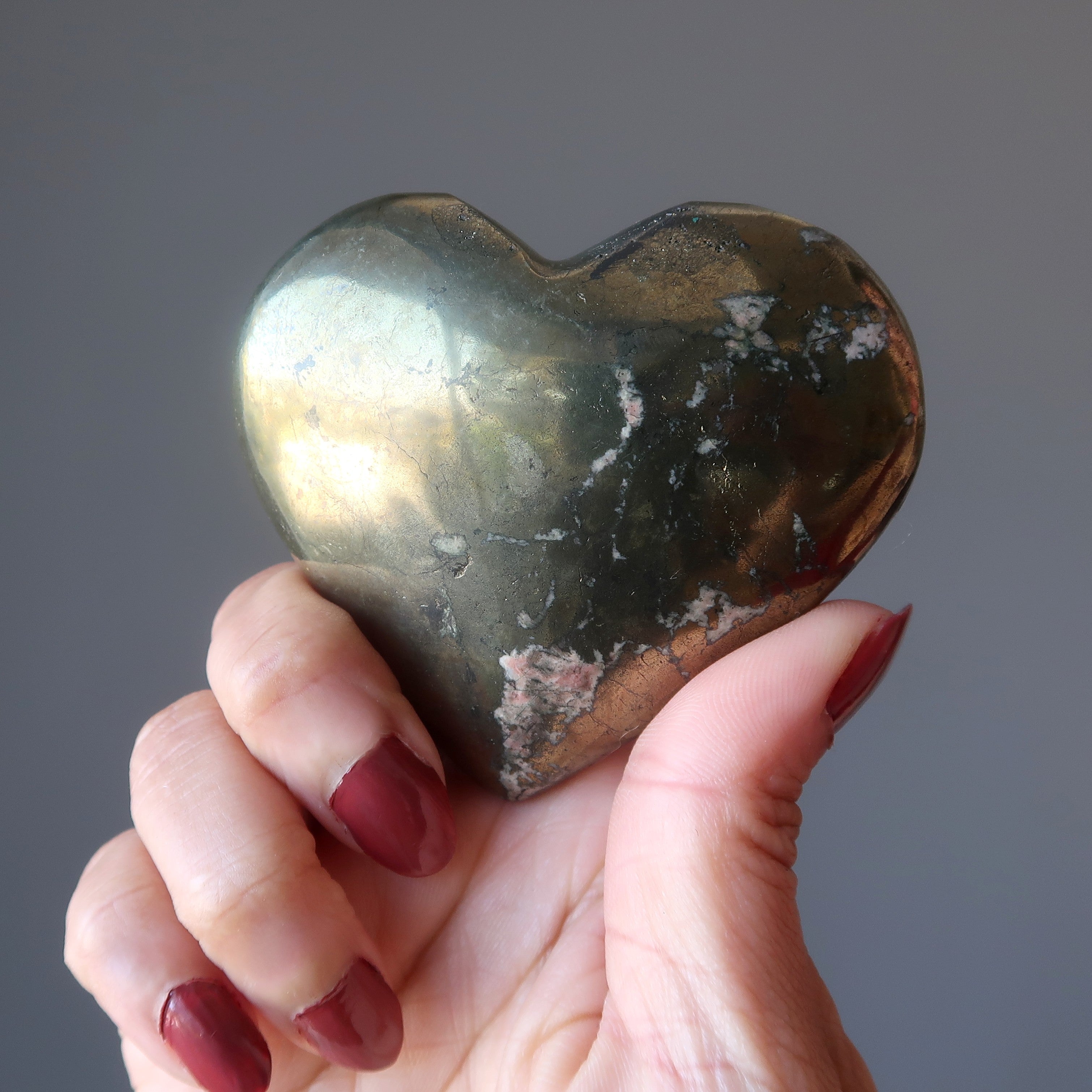 Cœur d'or de chalcopyrite Pierre de protection en pyrite brillante