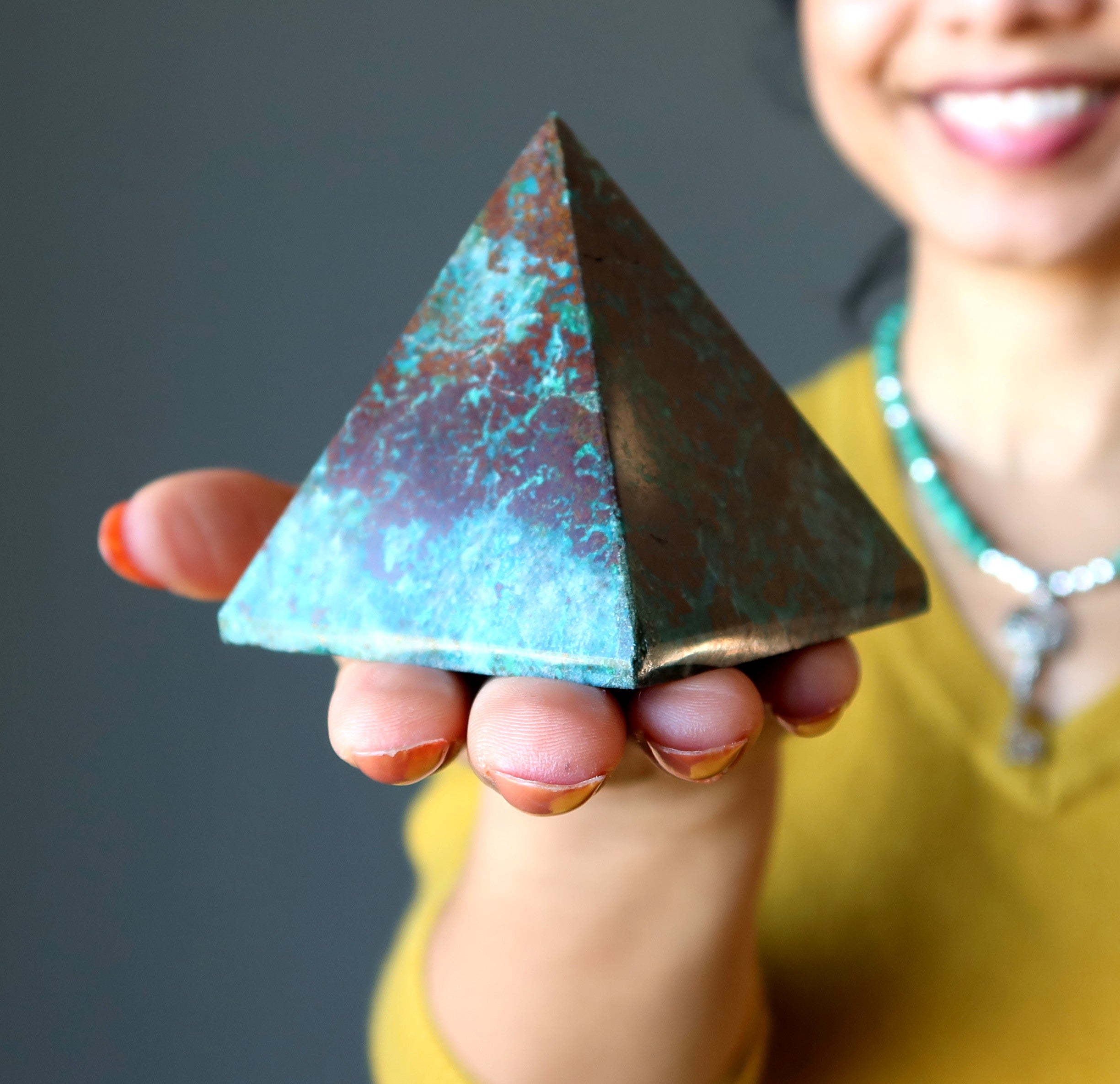 Pyramide Chrysocolle Amour Coloré Bleu Vert Rouge Cuprite Cristal