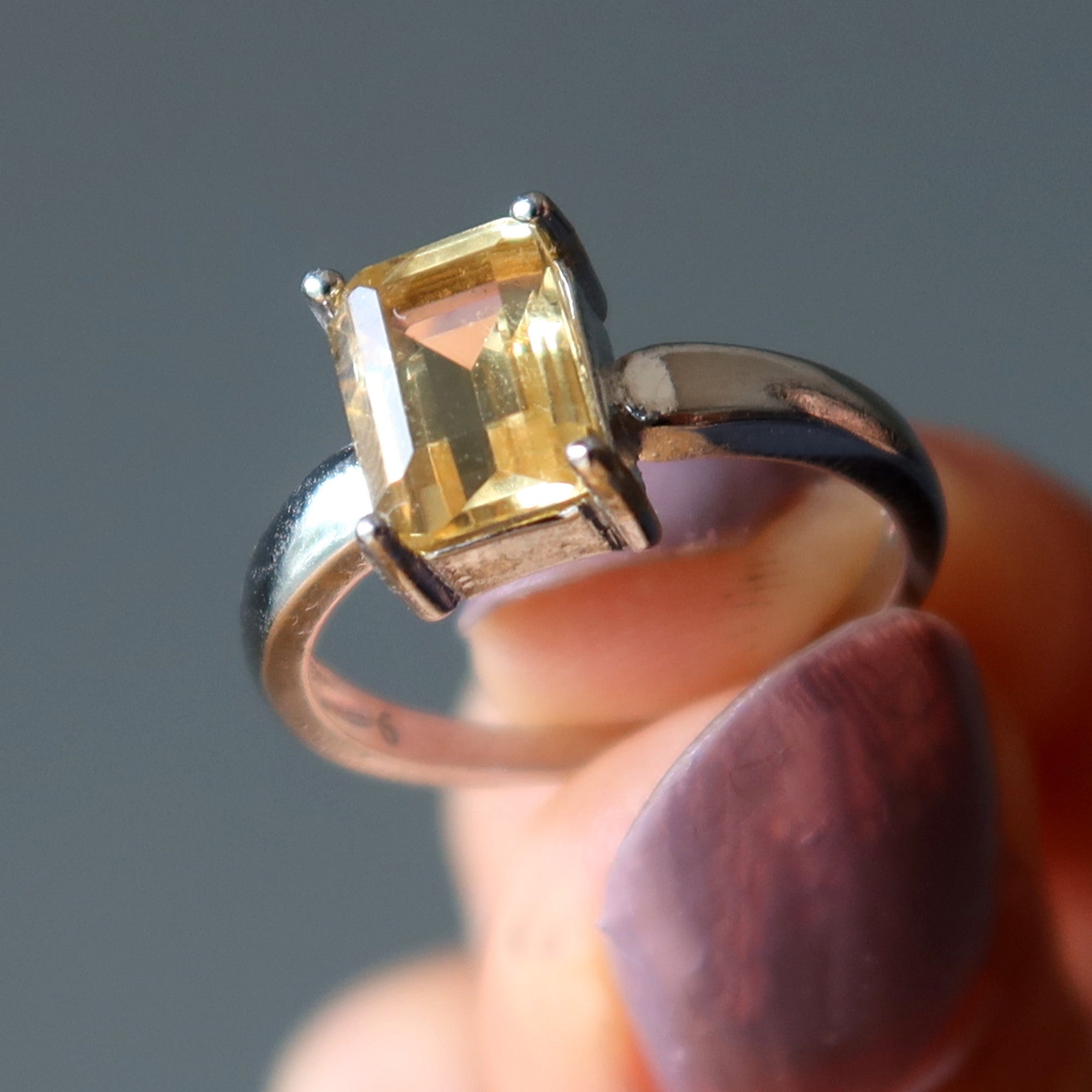 Bague Citrine Rectangle Facettée Pierre Précieuse Argent Blanc