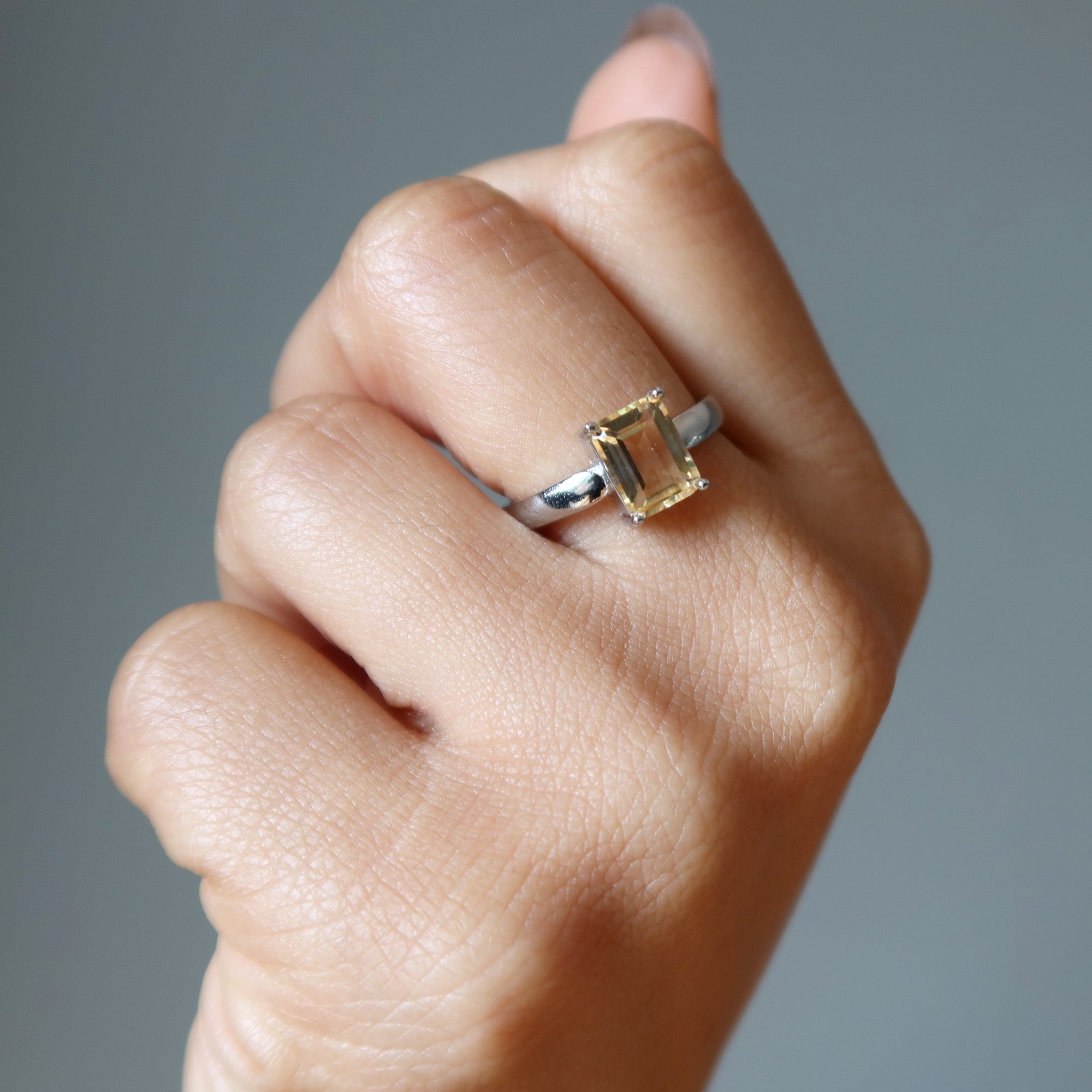 Bague Citrine Rectangle Facettée Pierre Précieuse Argent Blanc