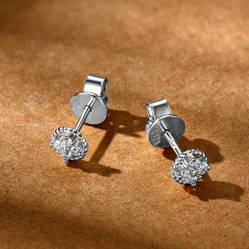 Boucles d'oreilles clous rondes en moissanite couleur D en argent sterling 925 pour femme, idéales pour les fêtes
