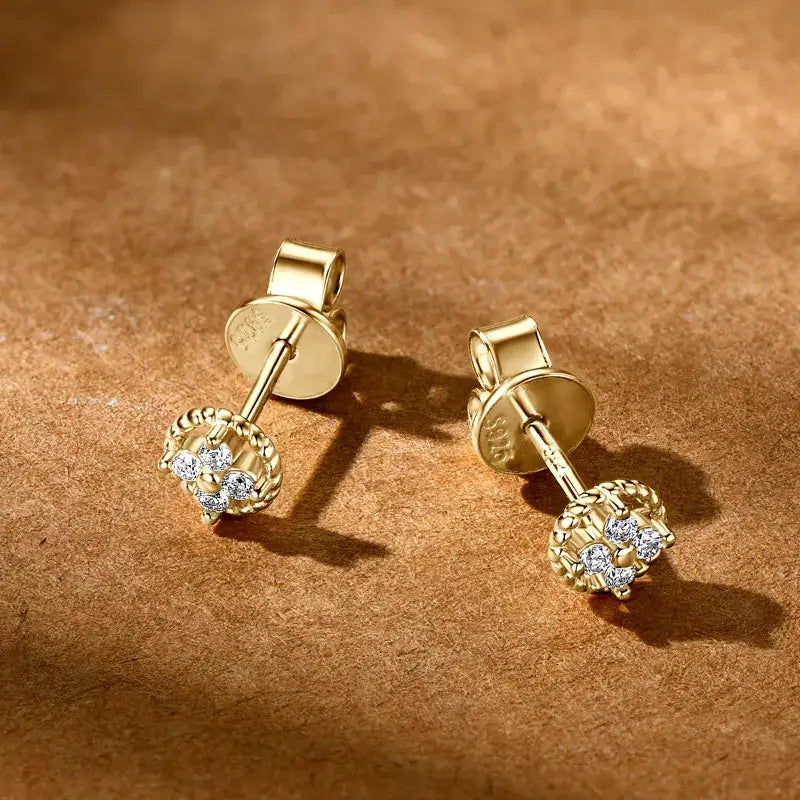 Boucles d'oreilles clous rondes en moissanite couleur D en argent sterling 925 pour femme, idéales pour les fêtes