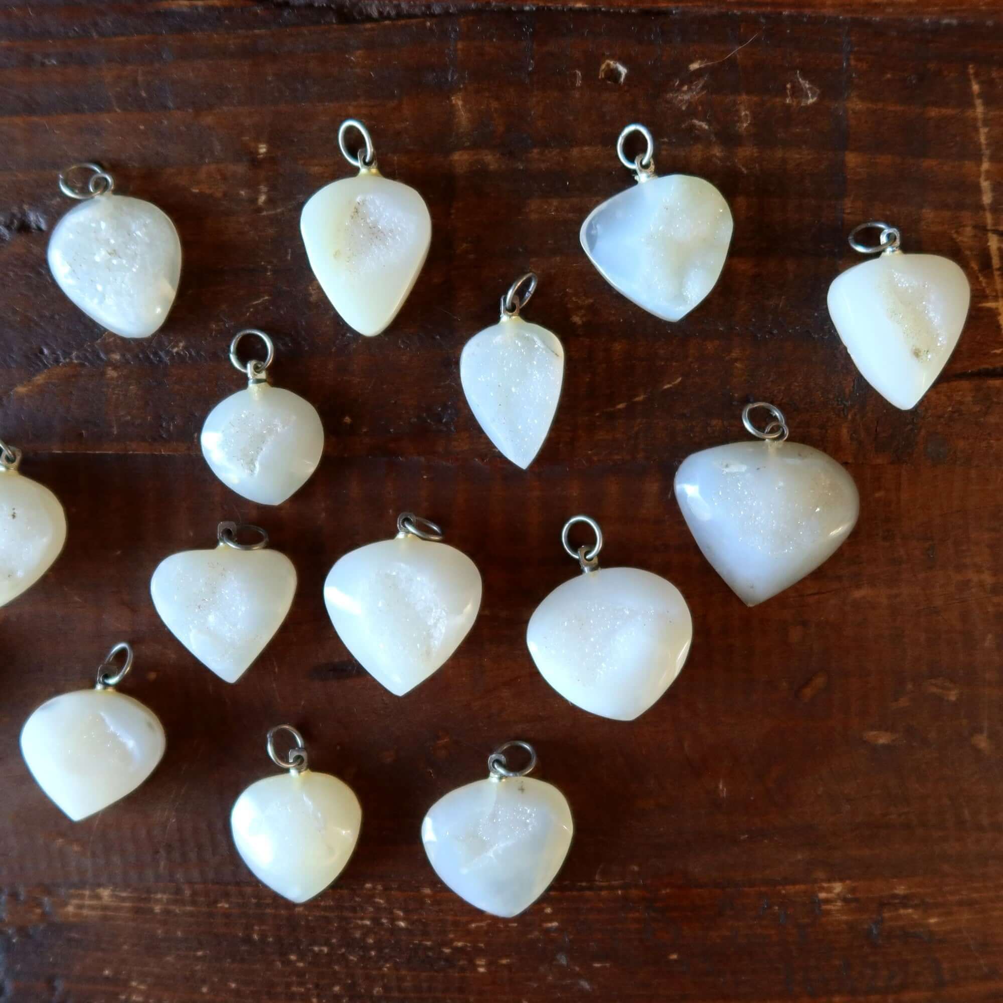 Pendentif Quartz Drusy Blanc Goutte Divinité Éblouissante
