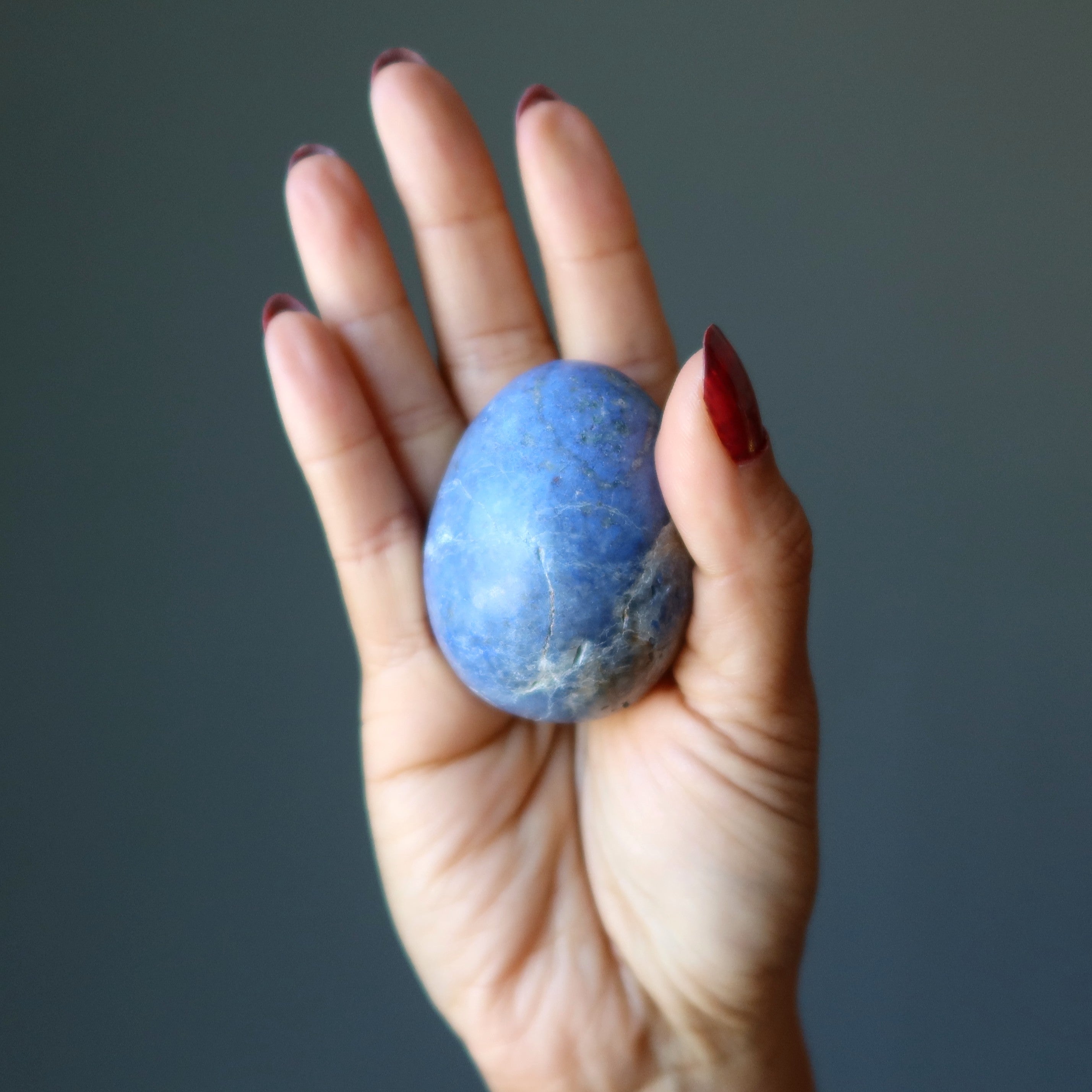 Cristal de méditation Dumortiérite « Bleu Ciel » (forme œuf)