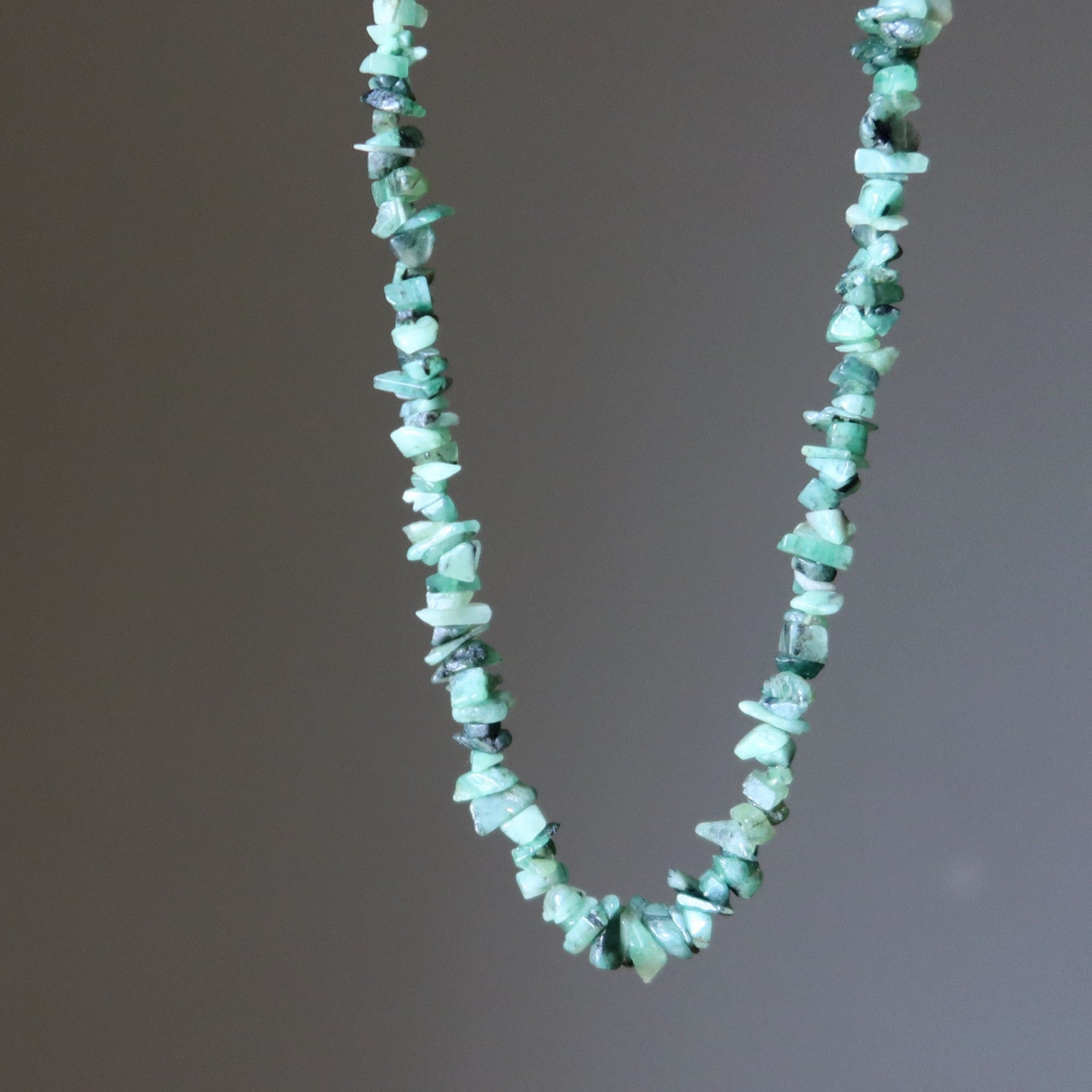 Collier Émeraude en Argent Sterling avec Pierre Énergétique Surélevée
