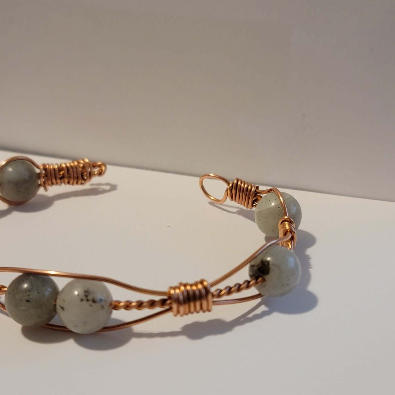 Bracelet manchette en cuivre et labradorite, fait main – Pierre naturelle