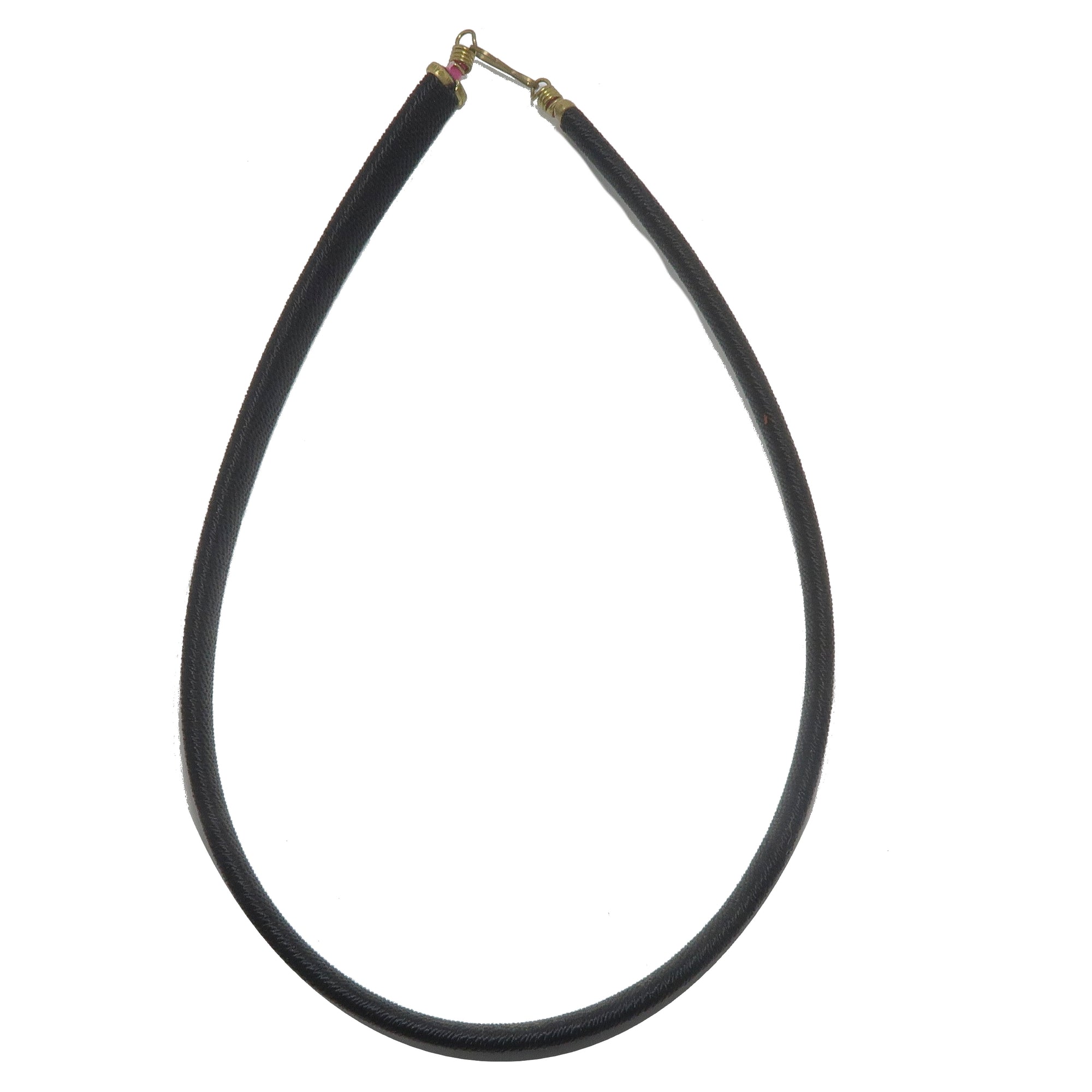 Collier en tissu Le tour de cou large noir entre en scène