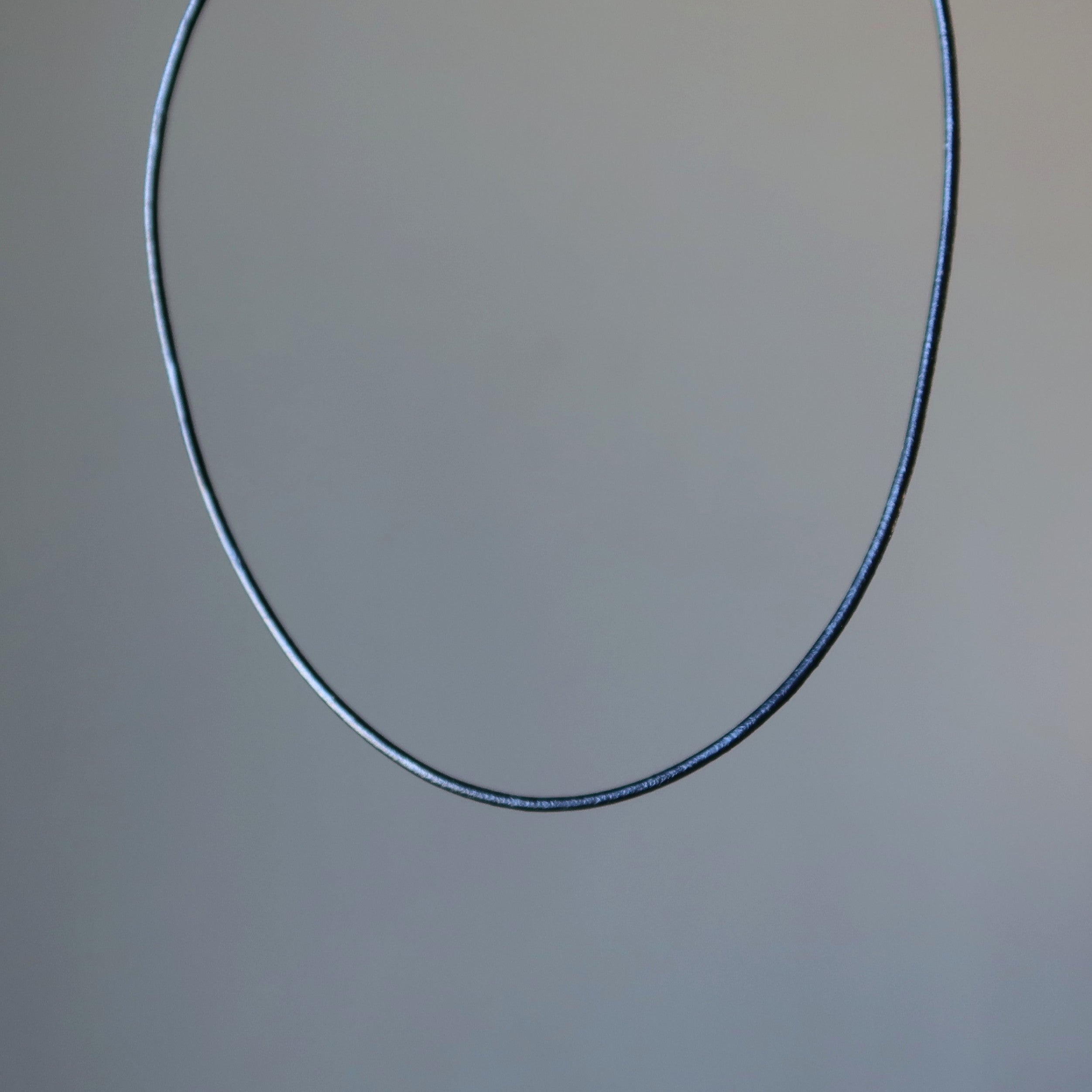 Collier en similicuir chaîne moderne noire