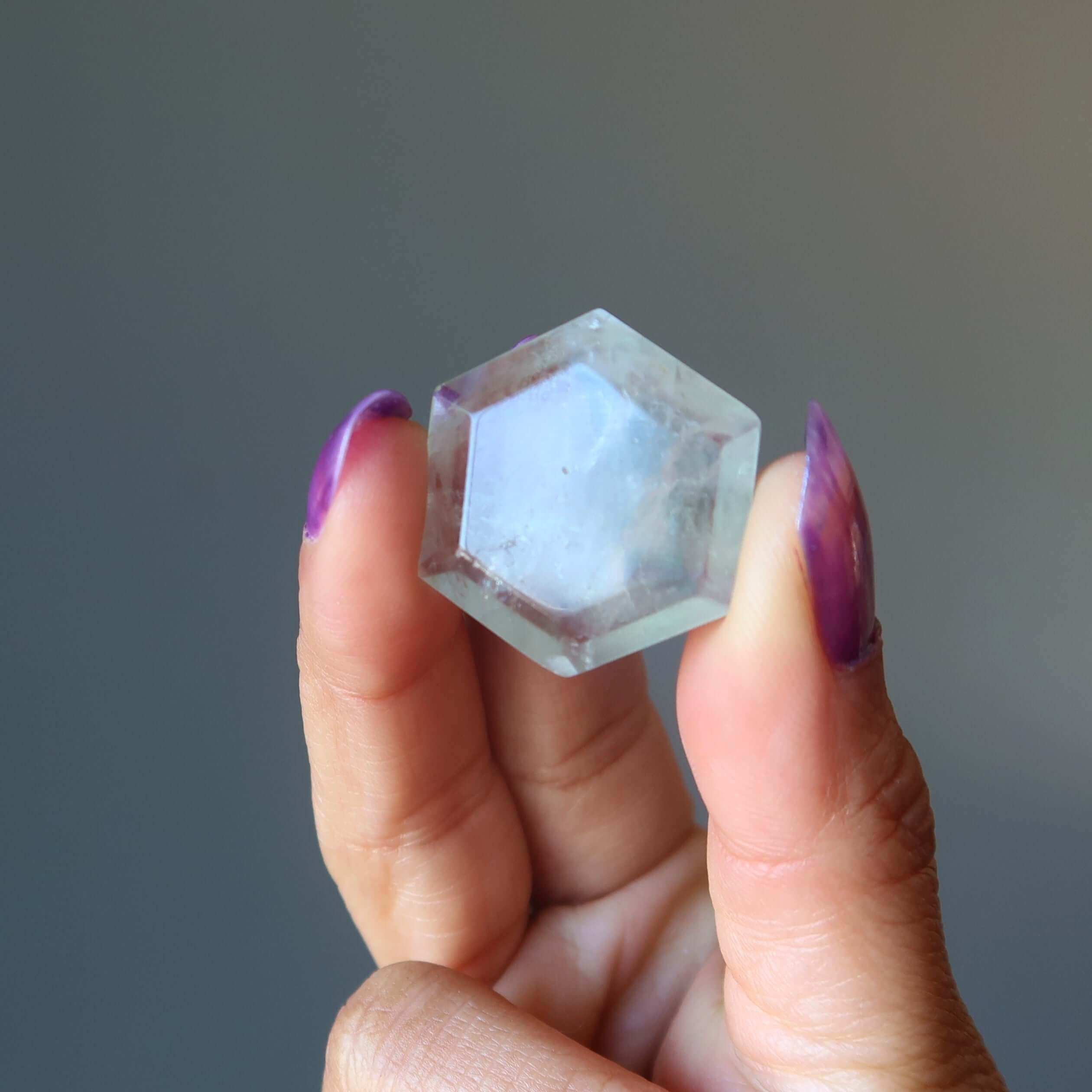 Pierre de poche en fluorite hexagonale Wounded Warrior