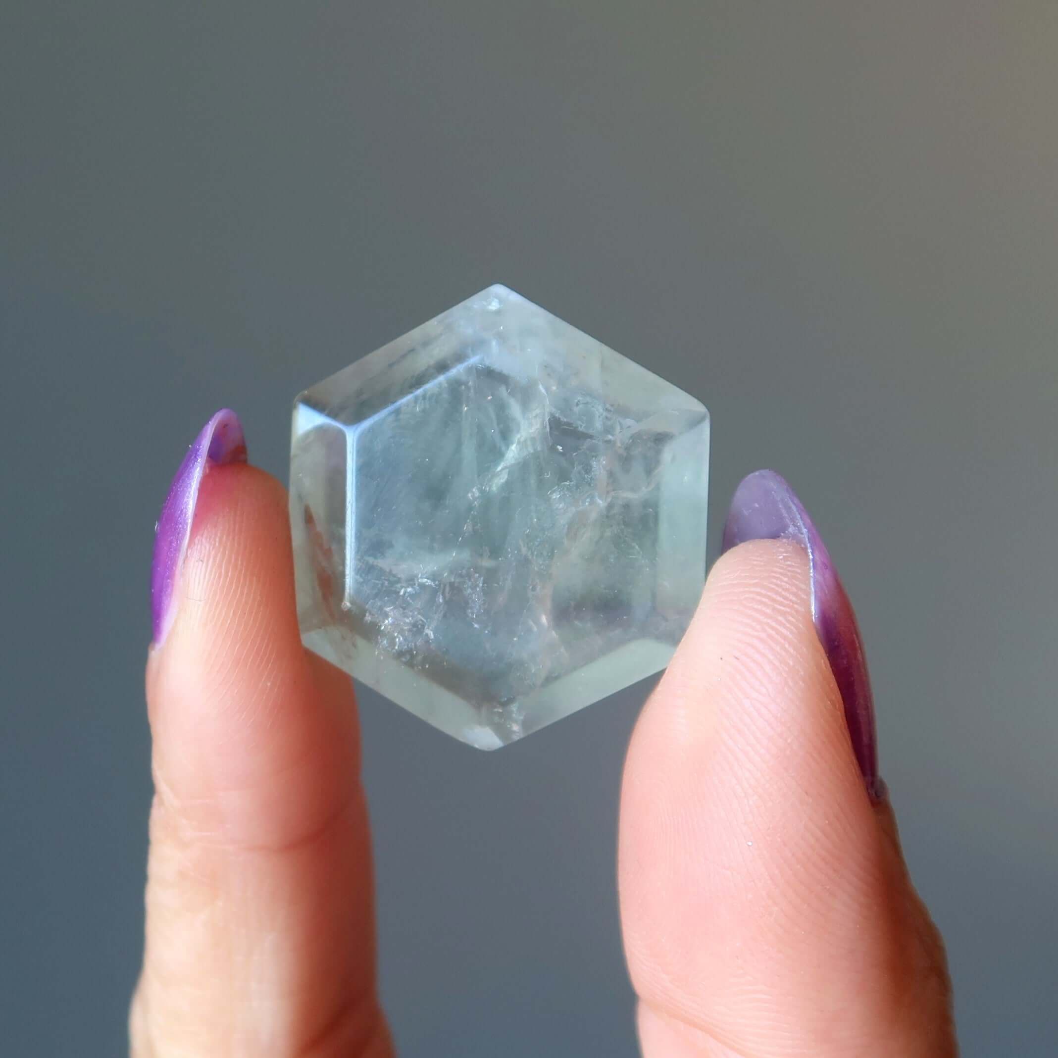 Pierre de poche en fluorite hexagonale Wounded Warrior