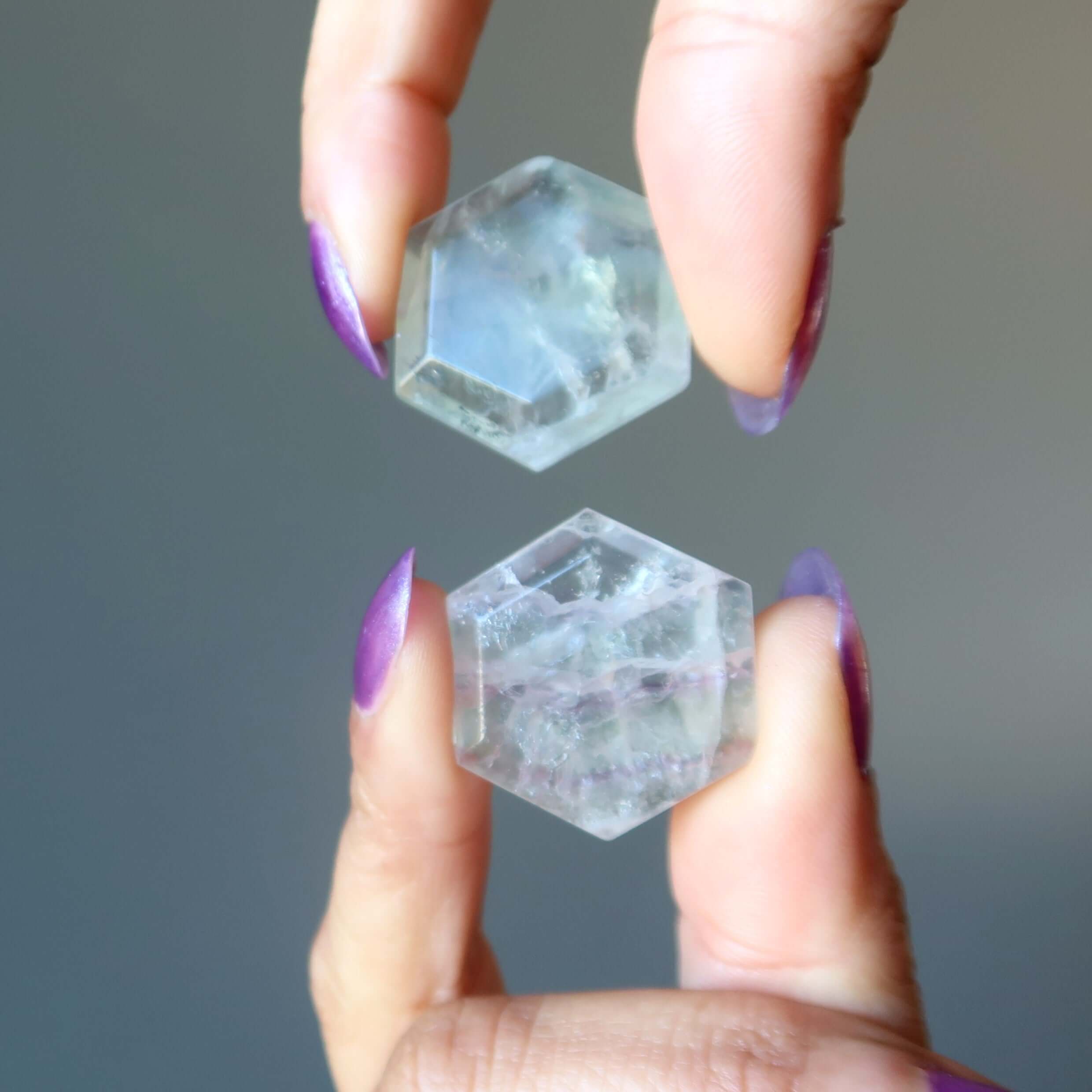 Pierre de poche en fluorite hexagonale Wounded Warrior