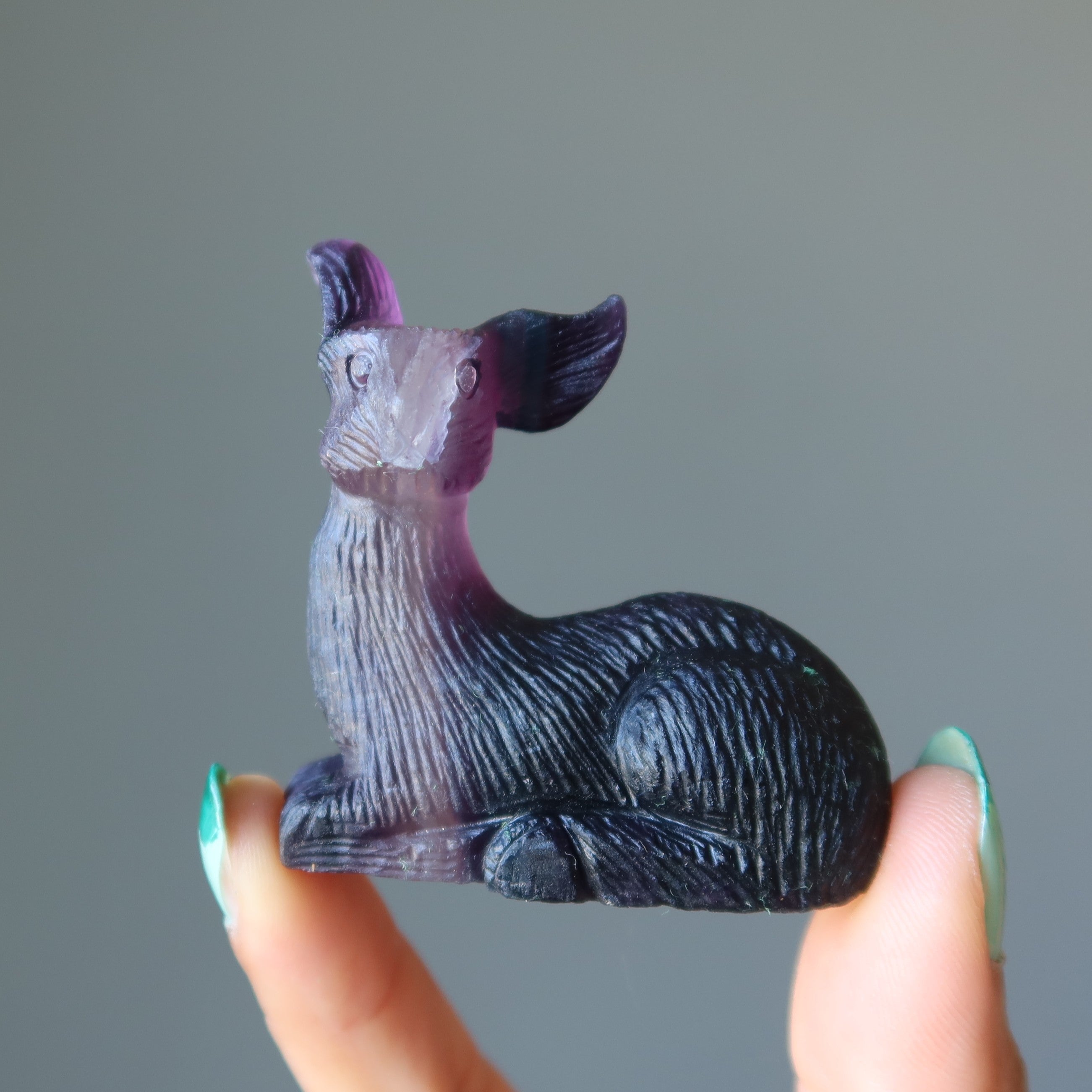 Figurine de cerf en fluorite - Pré enchanté