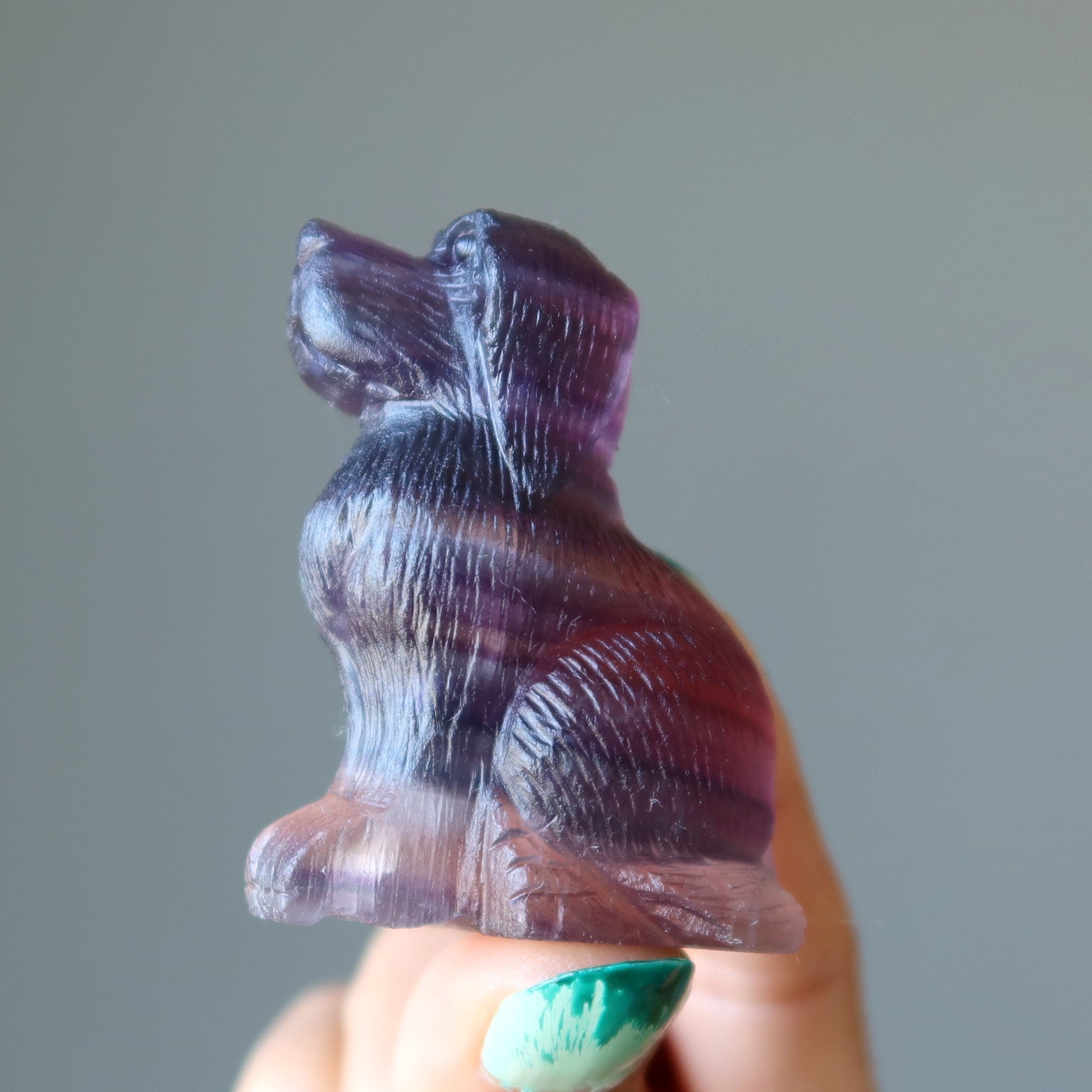 Statue de chiot fidèle en fluorite mignonne