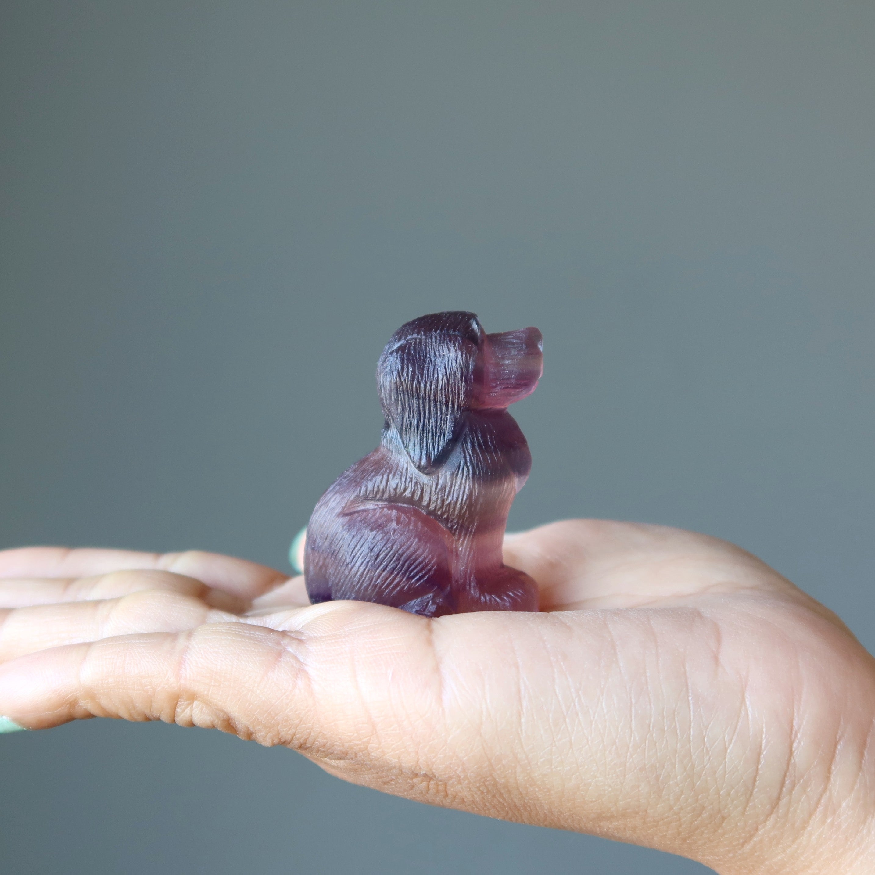 Statue de chiot fidèle en fluorite mignonne
