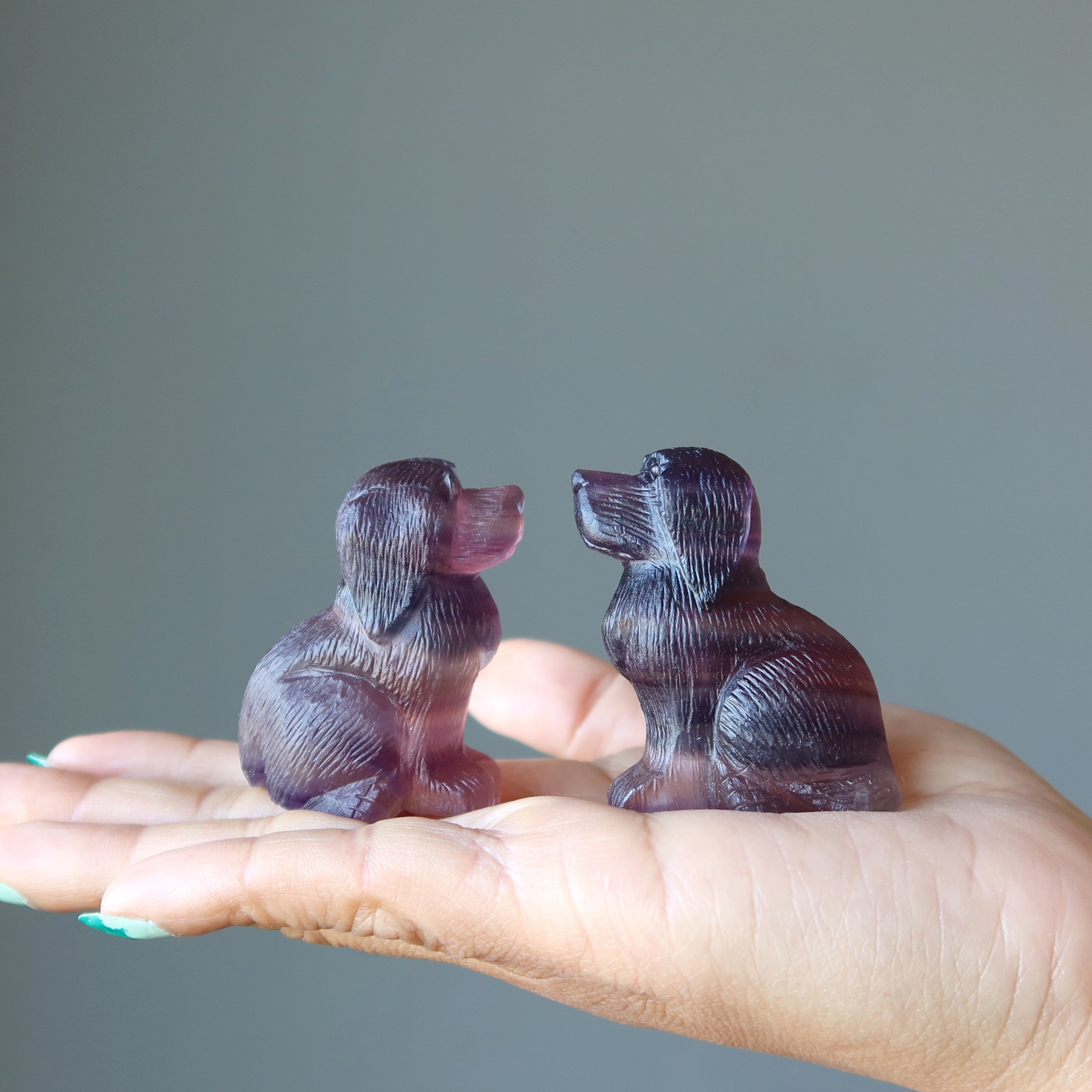 Statue de chiot fidèle en fluorite mignonne