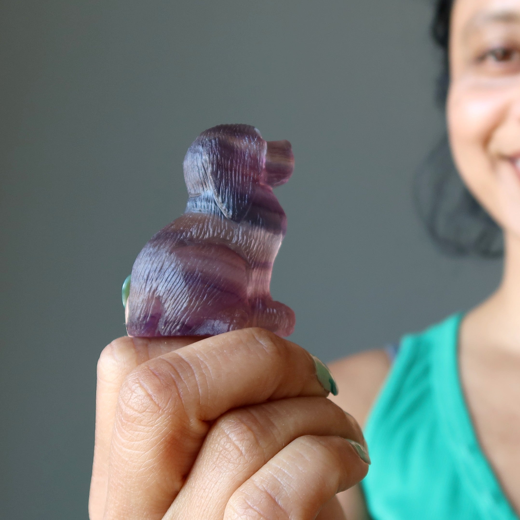 Statue de chiot fidèle en fluorite mignonne
