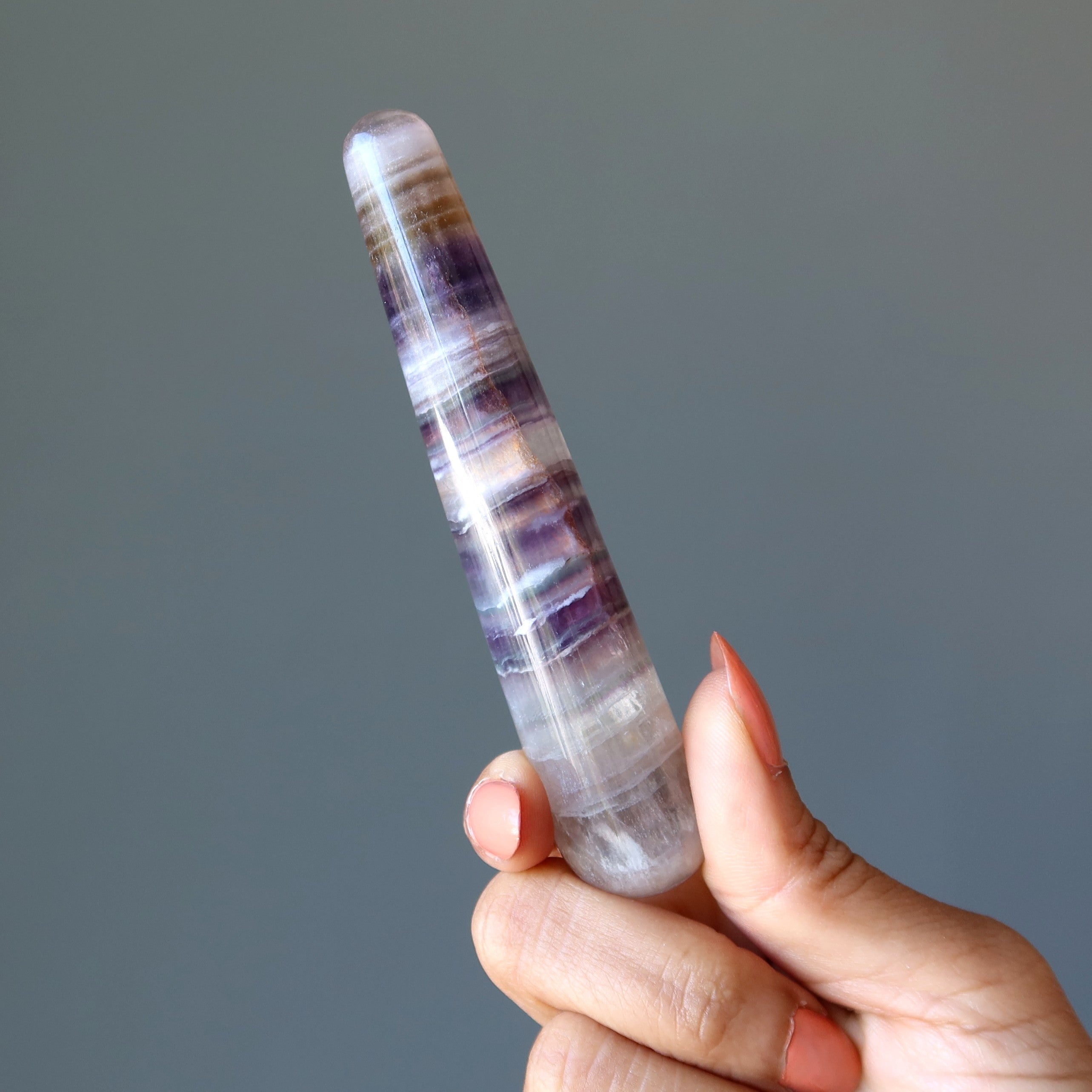 Baguette de massage en fluorine incroyable, rayée, pour la guérison par les cristaux et le soulagement du stress