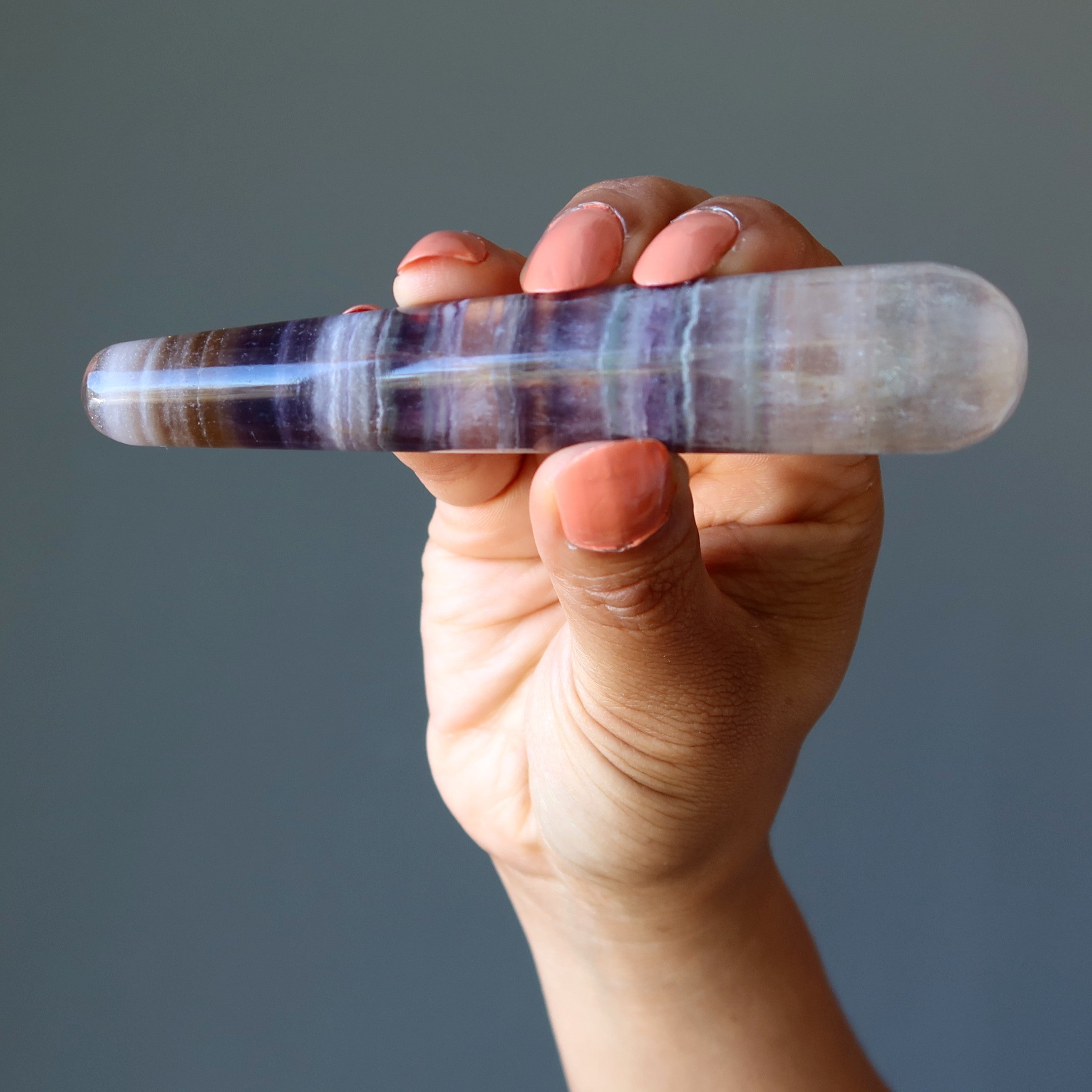 Baguette de massage en fluorine incroyable, rayée, pour la guérison par les cristaux et le soulagement du stress