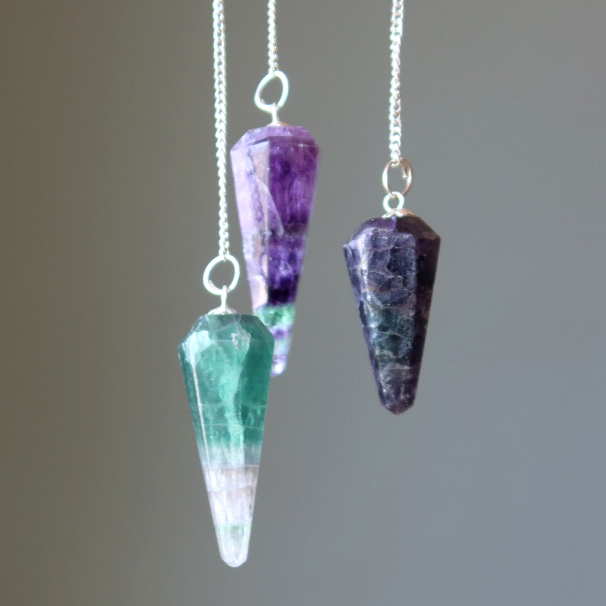 Pendentif en fluorite violette et verte, cristal de focalisation
