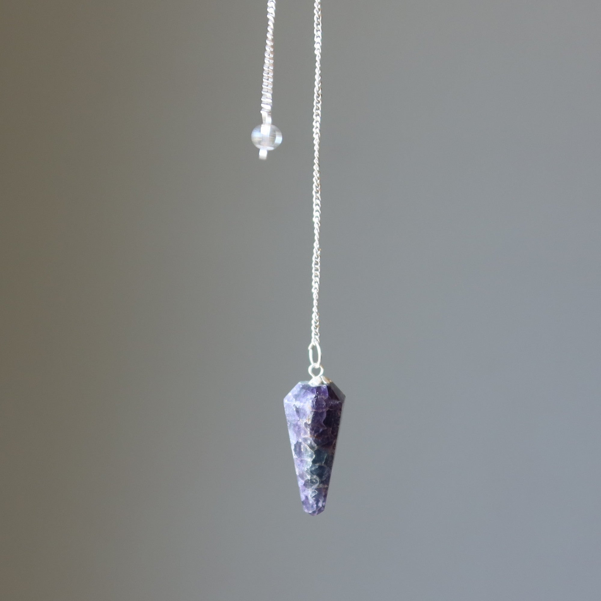 Pendentif en fluorite violette et verte, cristal de focalisation