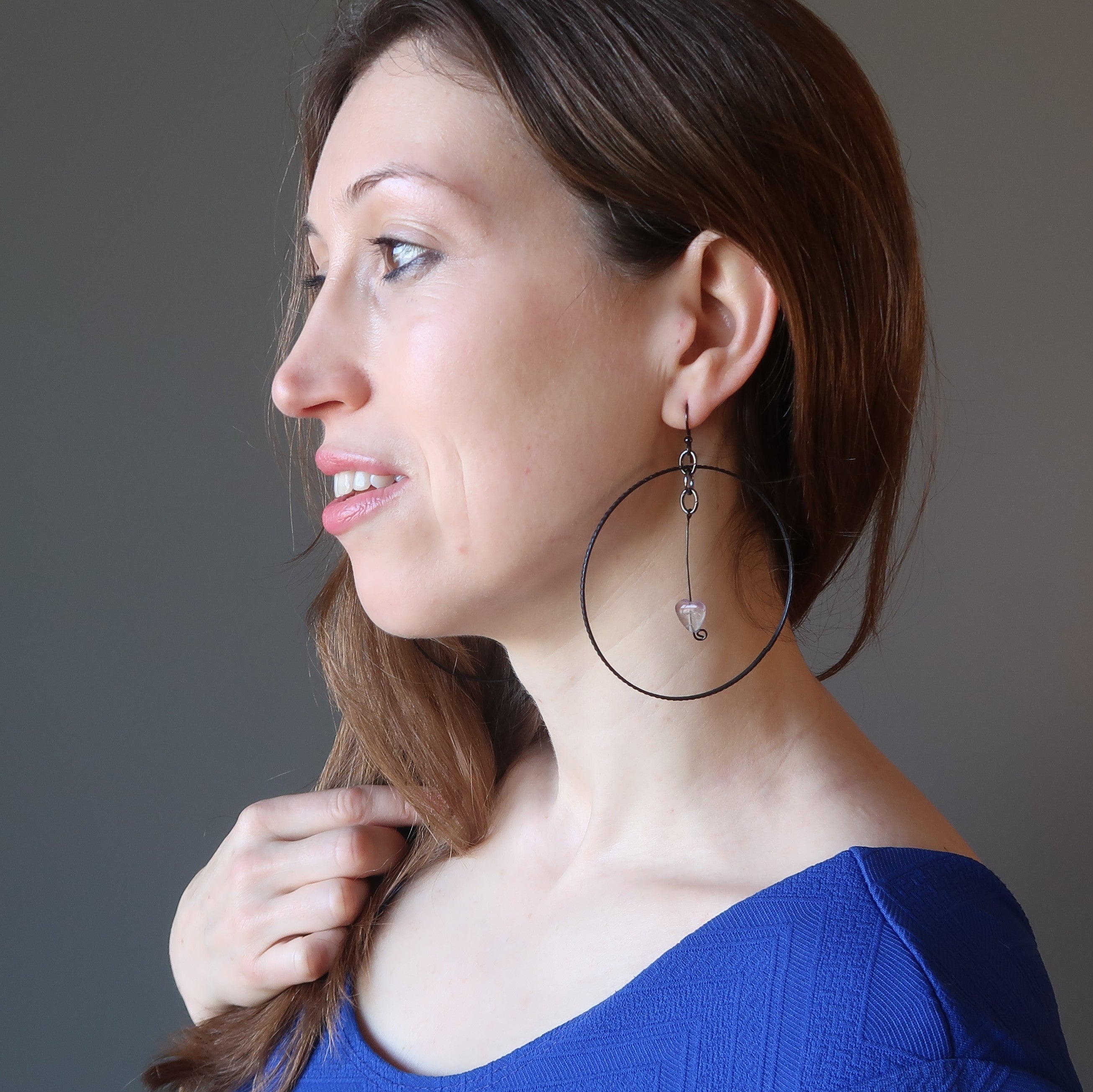 Boucles d'oreilles en fluorite J'aime mon âme Cœurs violets Créoles noires