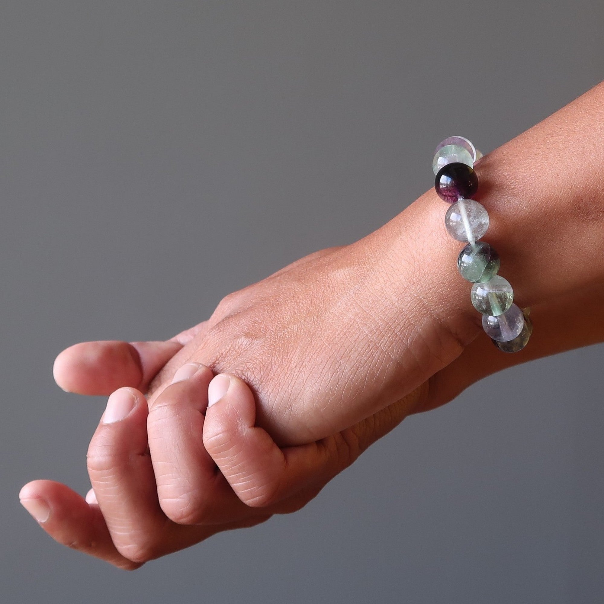 Fluorit Armband Regenbogen Edelsteinperlen Meditation Fokus
