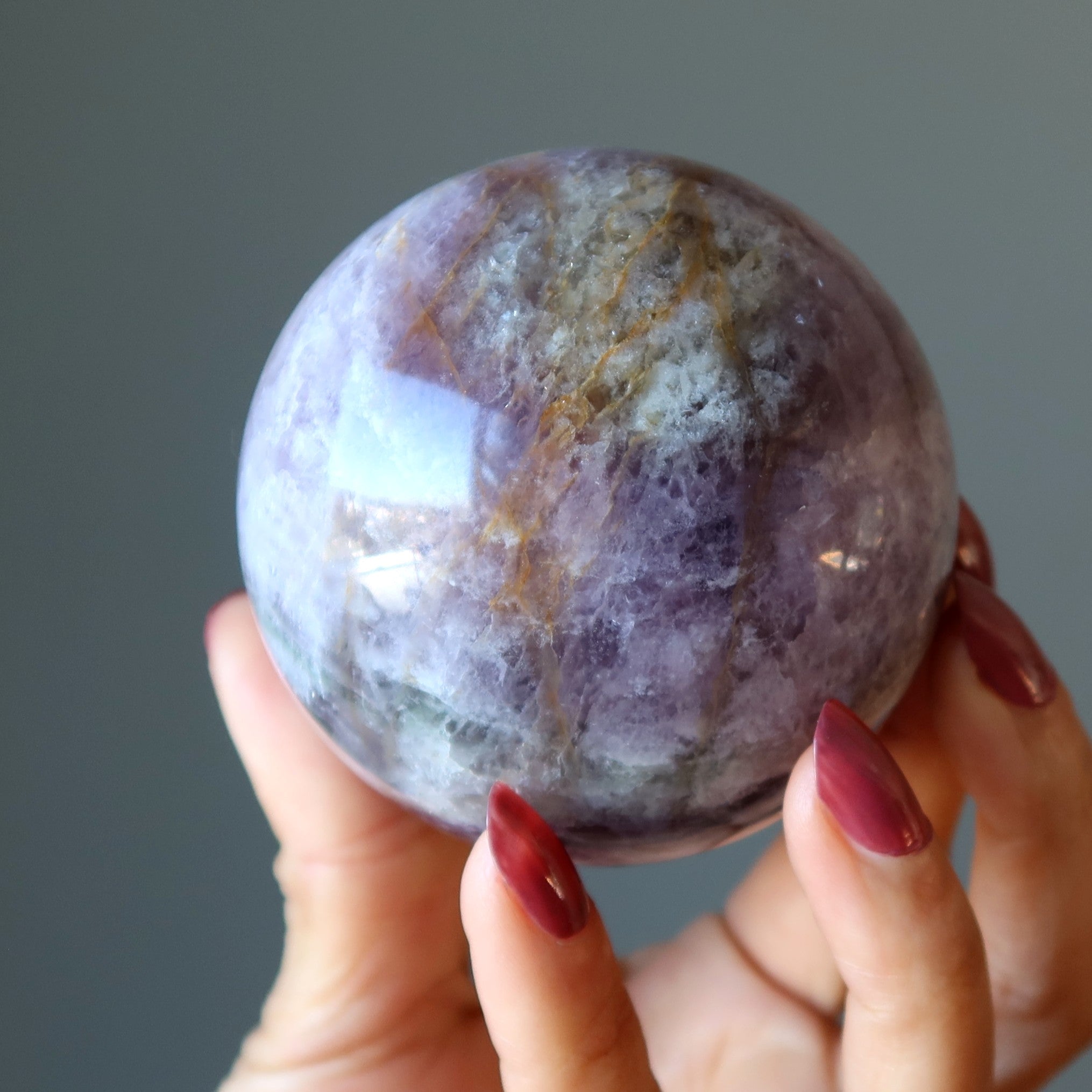 Sphère de fluorite - Boule de cristal arc-en-ciel aux tons terreux
