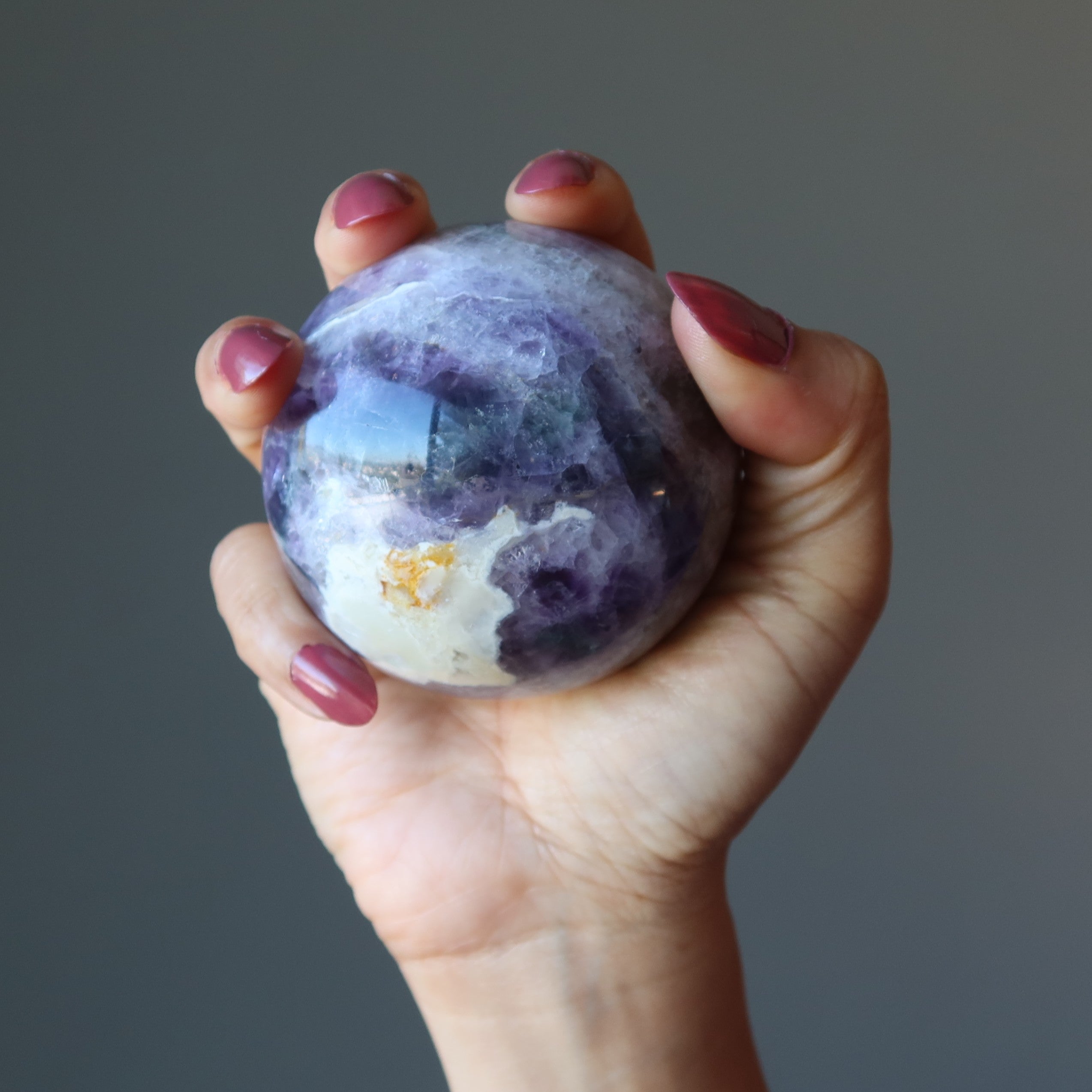 Sphère de fluorite - Boule de cristal arc-en-ciel aux tons terreux