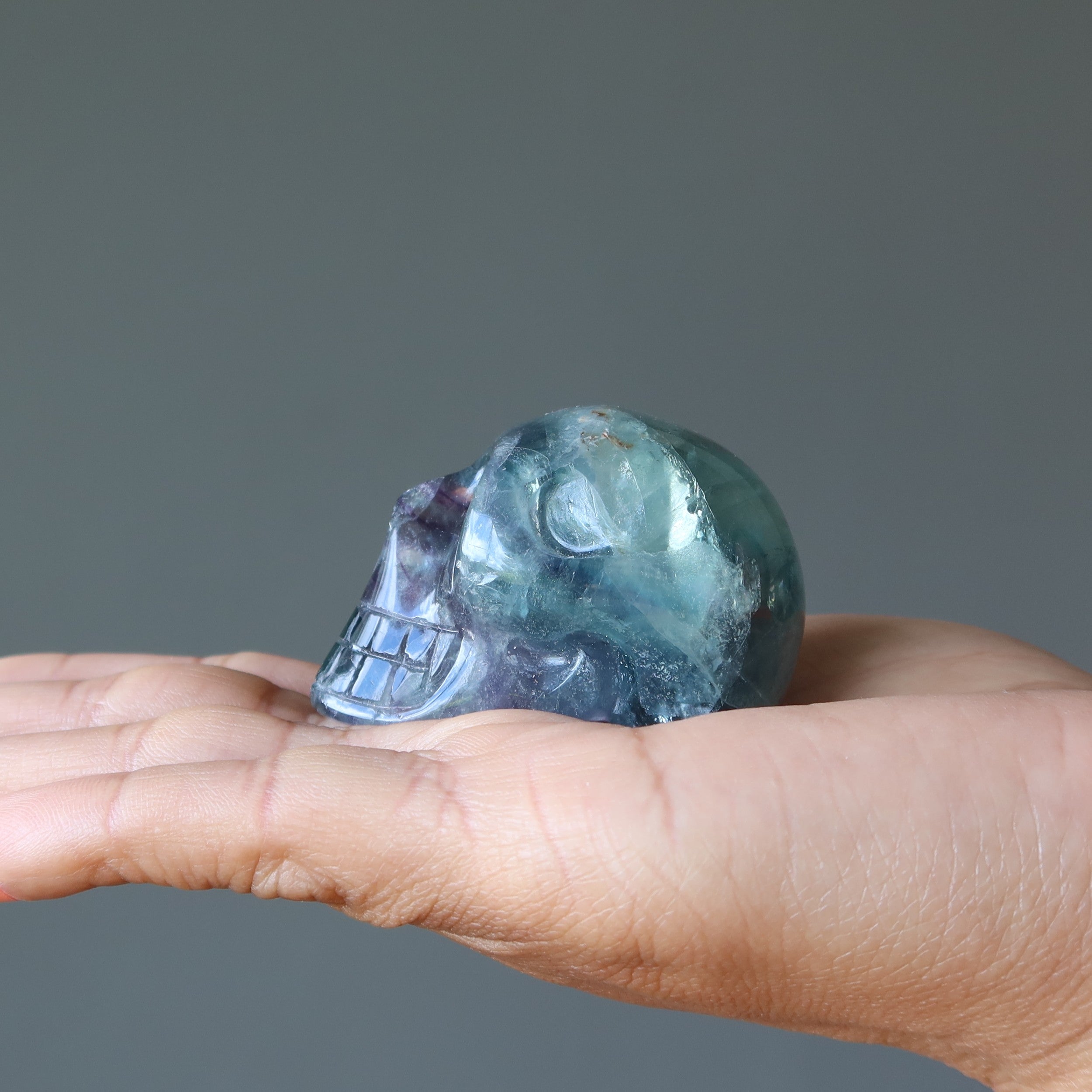 Fluorit Totenkopf Regenbogen Geist Channeling Kristallfigur