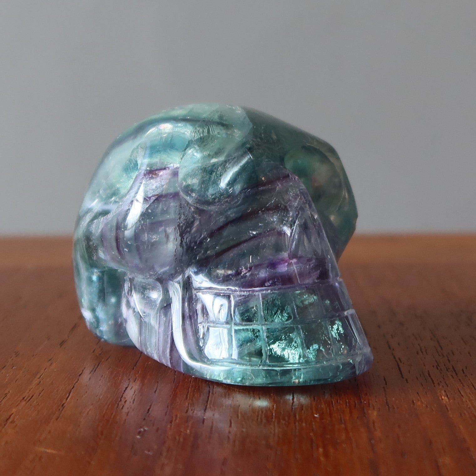Fluorit Totenkopf Regenbogen Geist Channeling Kristallfigur