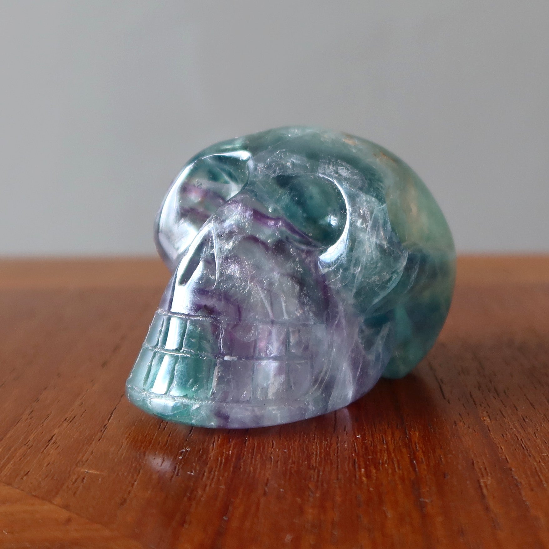 Fluorit Totenkopf Regenbogen Geist Channeling Kristallfigur