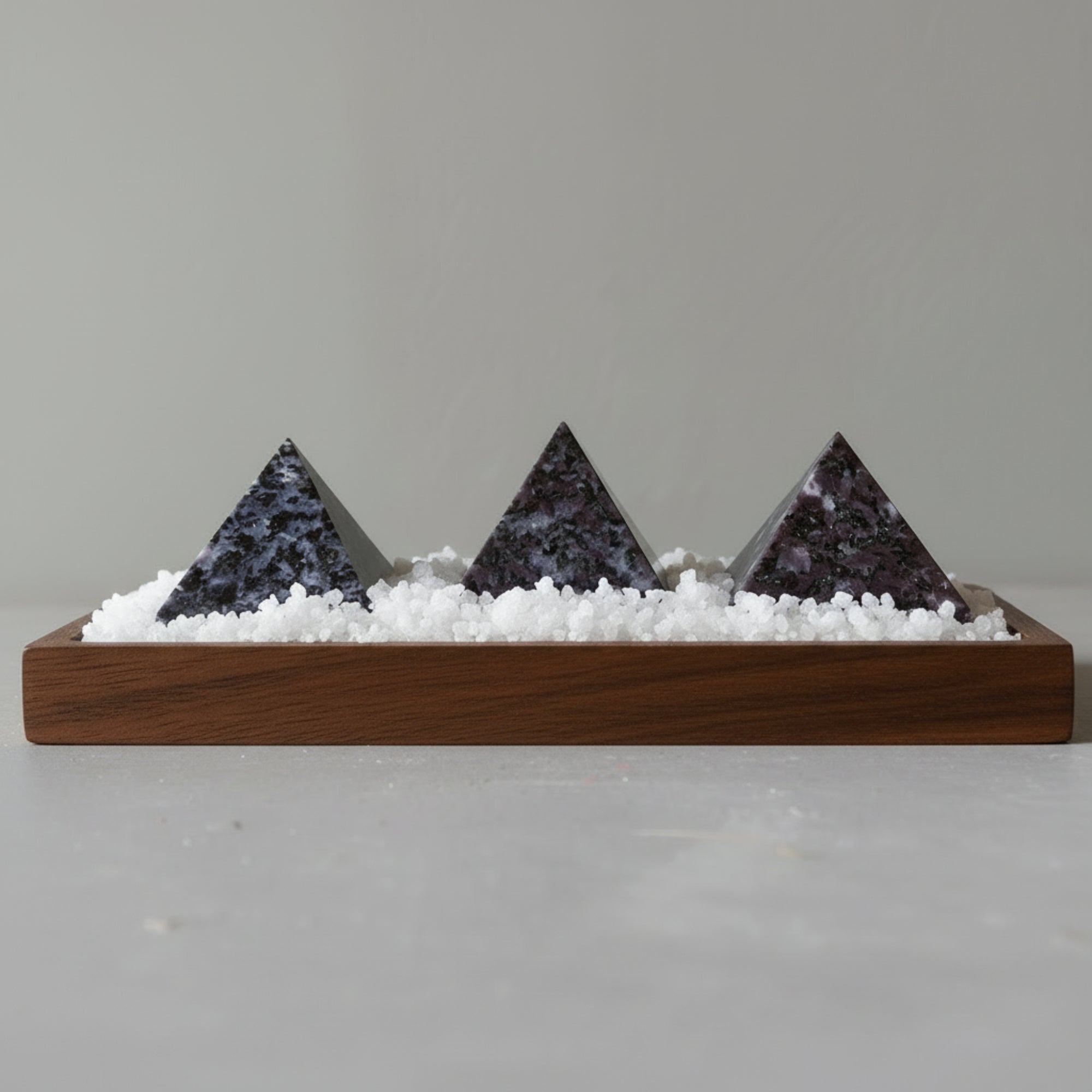 Gabbro Pyramide Mitternachts-Kunst Indigo Mystischer Merlinit