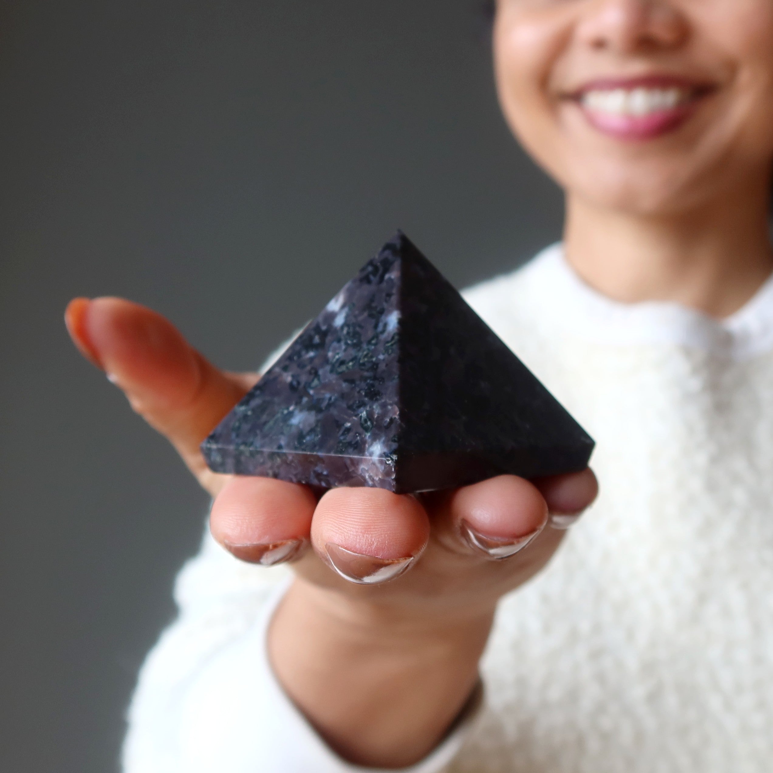 Gabbro Pyramide Mitternachts-Kunst Indigo Mystischer Merlinit