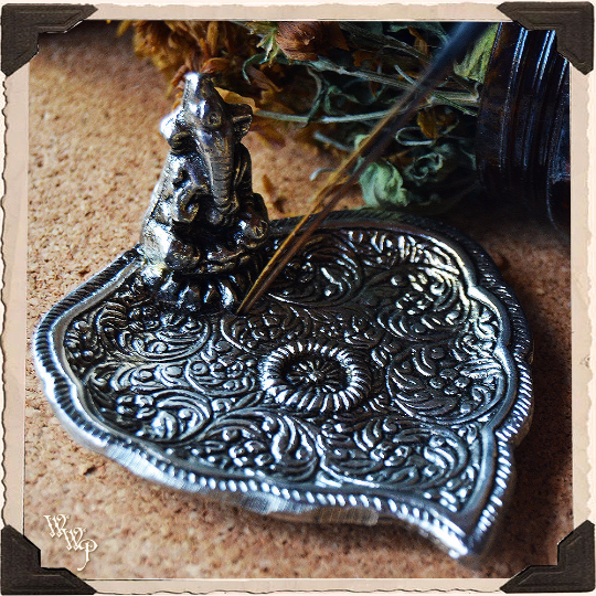 GANESHA RÄUCHERGEFÄSS BÖHMISCHER STIL. Aluminiumschale. Räucherstäbchen- & Räucherkegelhalter.