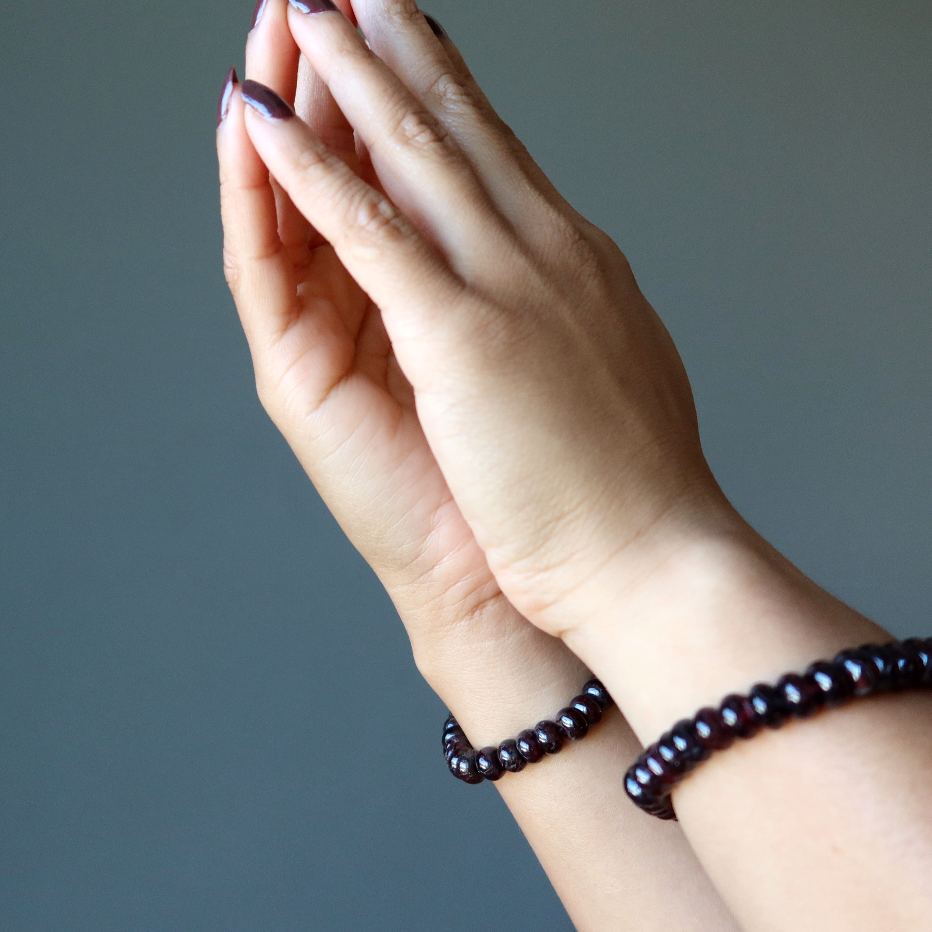 Bracelet Grenat Cristaux Rouges Profonds Rondelle Amour Divin