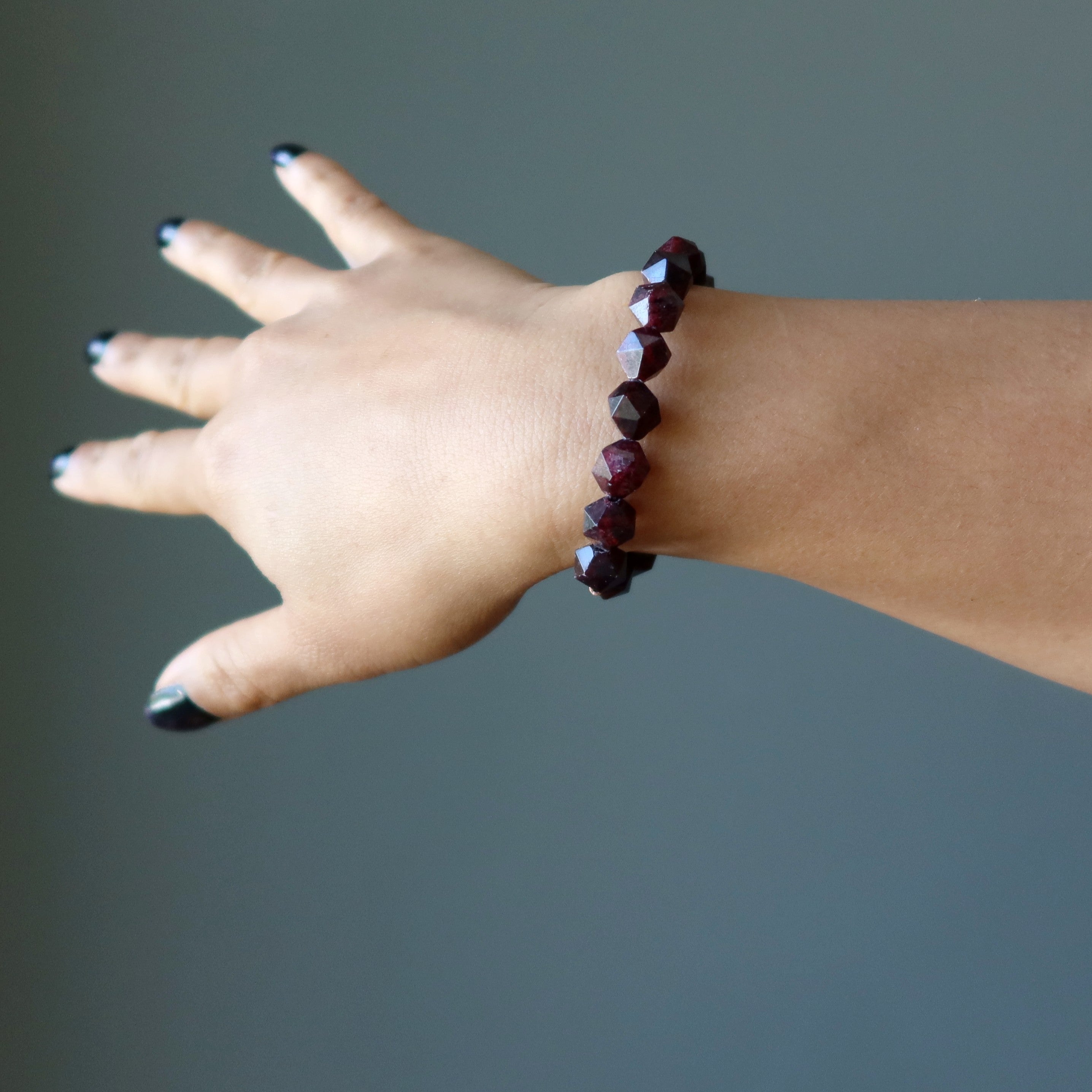 Bracelet Grenat Pierres Rouges Facettées Laiton Vieilli Funky Dance