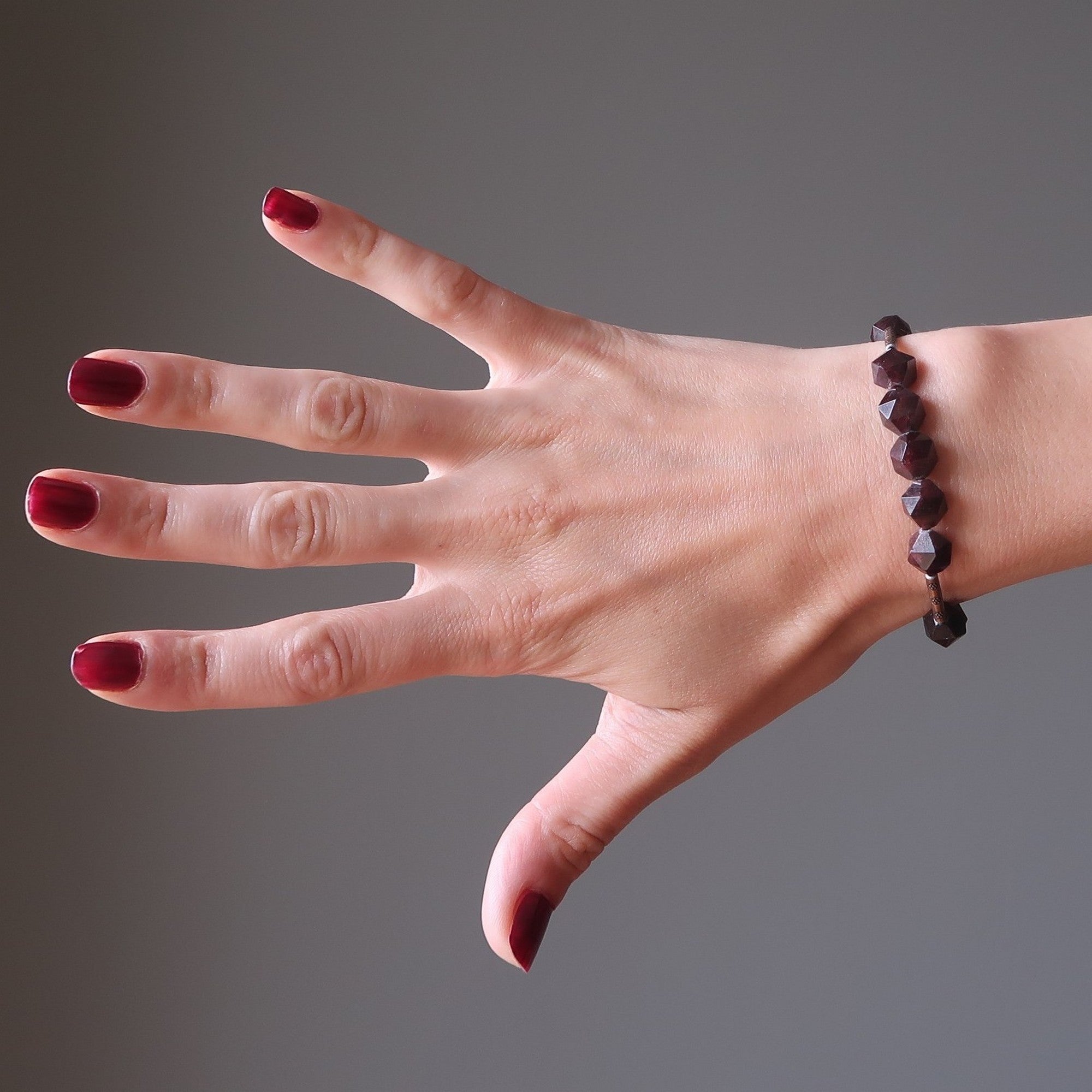 Bracelet Grenat Pierres Rouges Facettées Laiton Vieilli Funky Dance