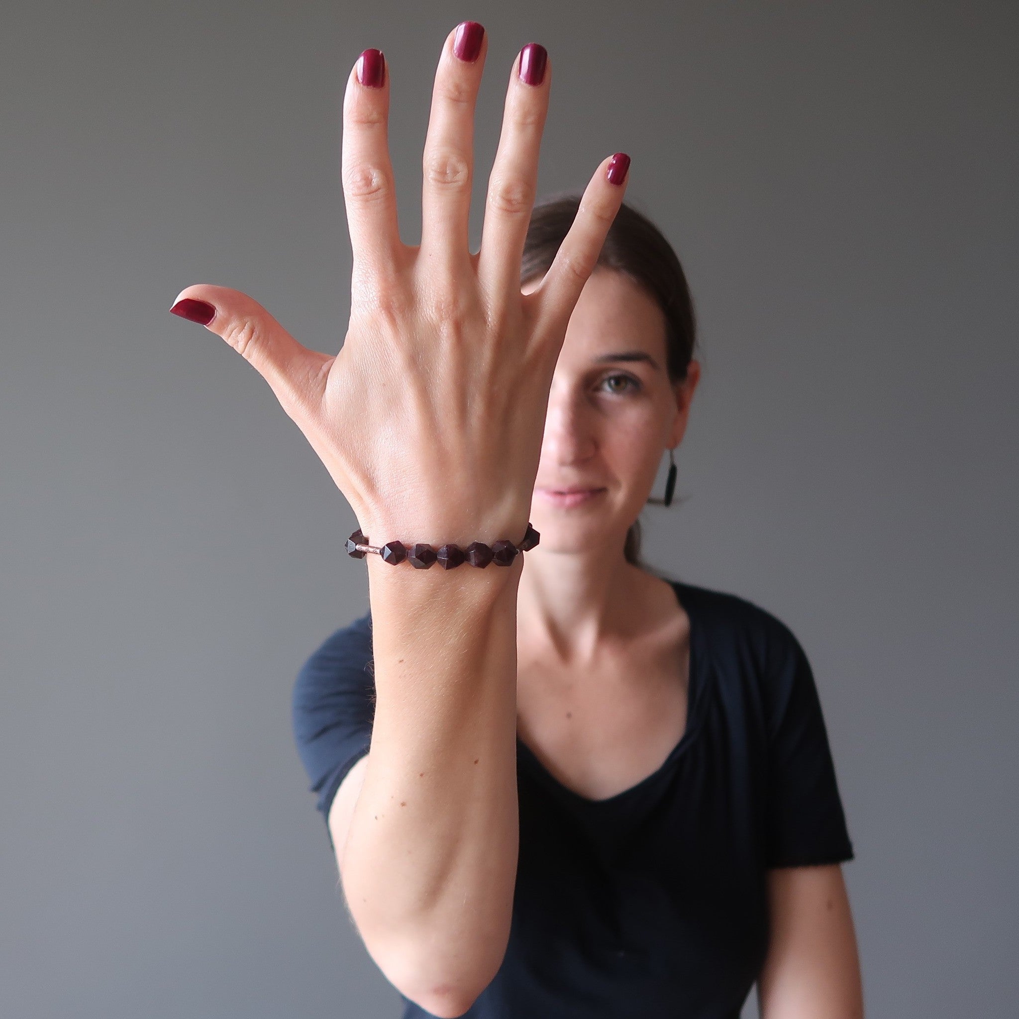 Bracelet Grenat Pierres Rouges Facettées Laiton Vieilli Funky Dance